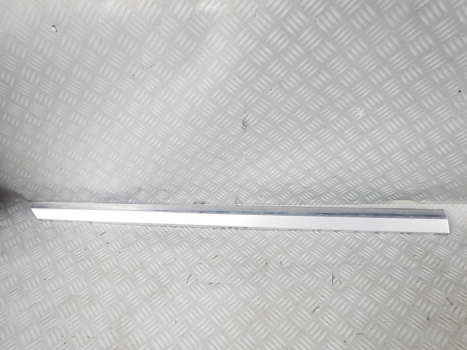 3B0854939D - VW PASSAT B8 ліва накладка на передні двері хром