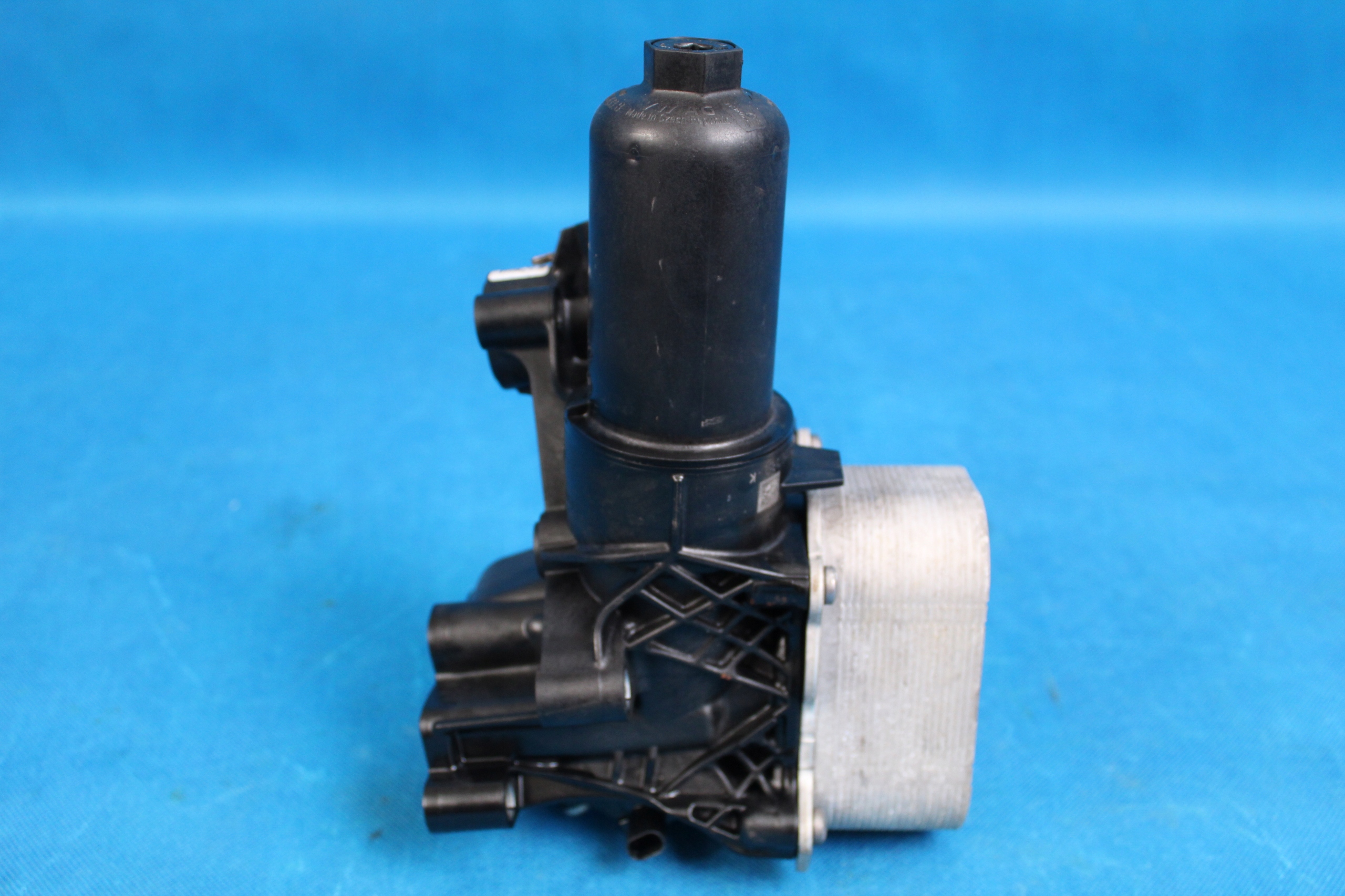 05L115389K 05L117021B - VW PASSAT B8 база масляного фильтра радиатор 21R