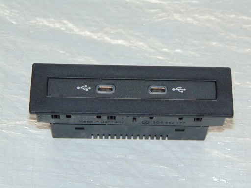 VW PASSAT B8 USB TYPE C LIFT 5NA035700
