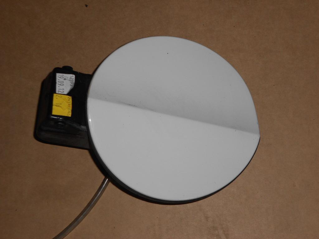3C9809857A - VW PASSAT CC LIFT КРИШКА ПАЛИВНОГО БАКА LC9A