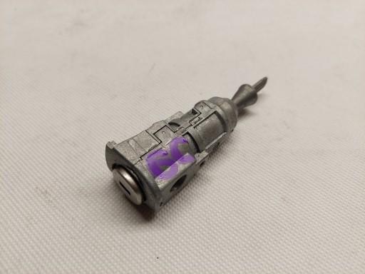 VW POLO 6C0837167 / 8A вставка замка ручки