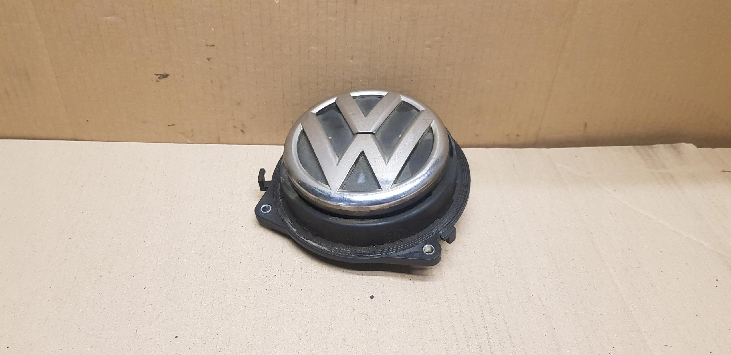 3C5827469E - VW POLO V 1.6 TDI ДВЕРНА РУЧКА ЛОГОТИП ЗАКРИЛКА 6R0827469