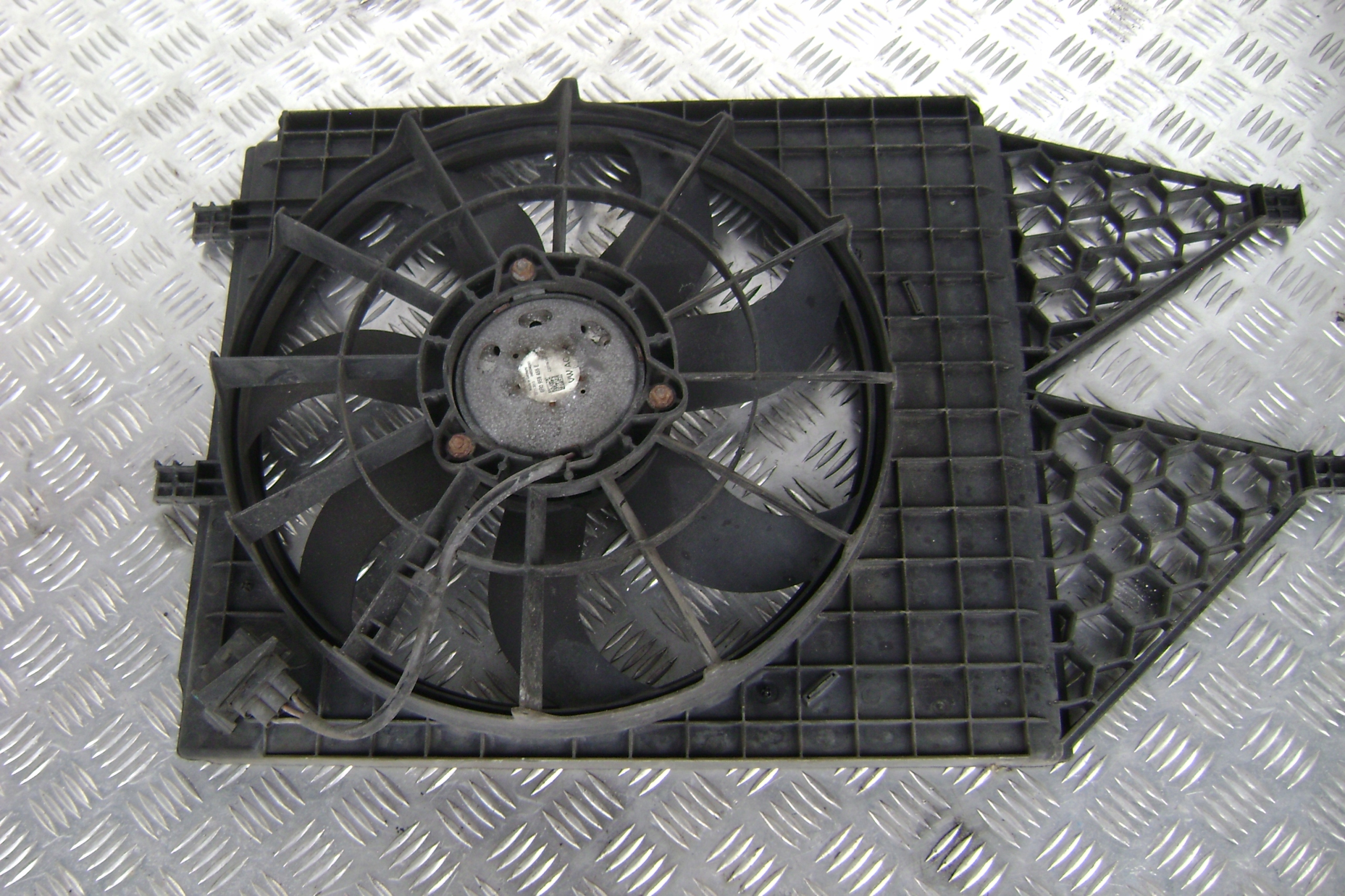 6R0121207A - VW POLO V FABIA II 1.6 TDI-ВЕНТИЛЯТОР РАДІАТОРА