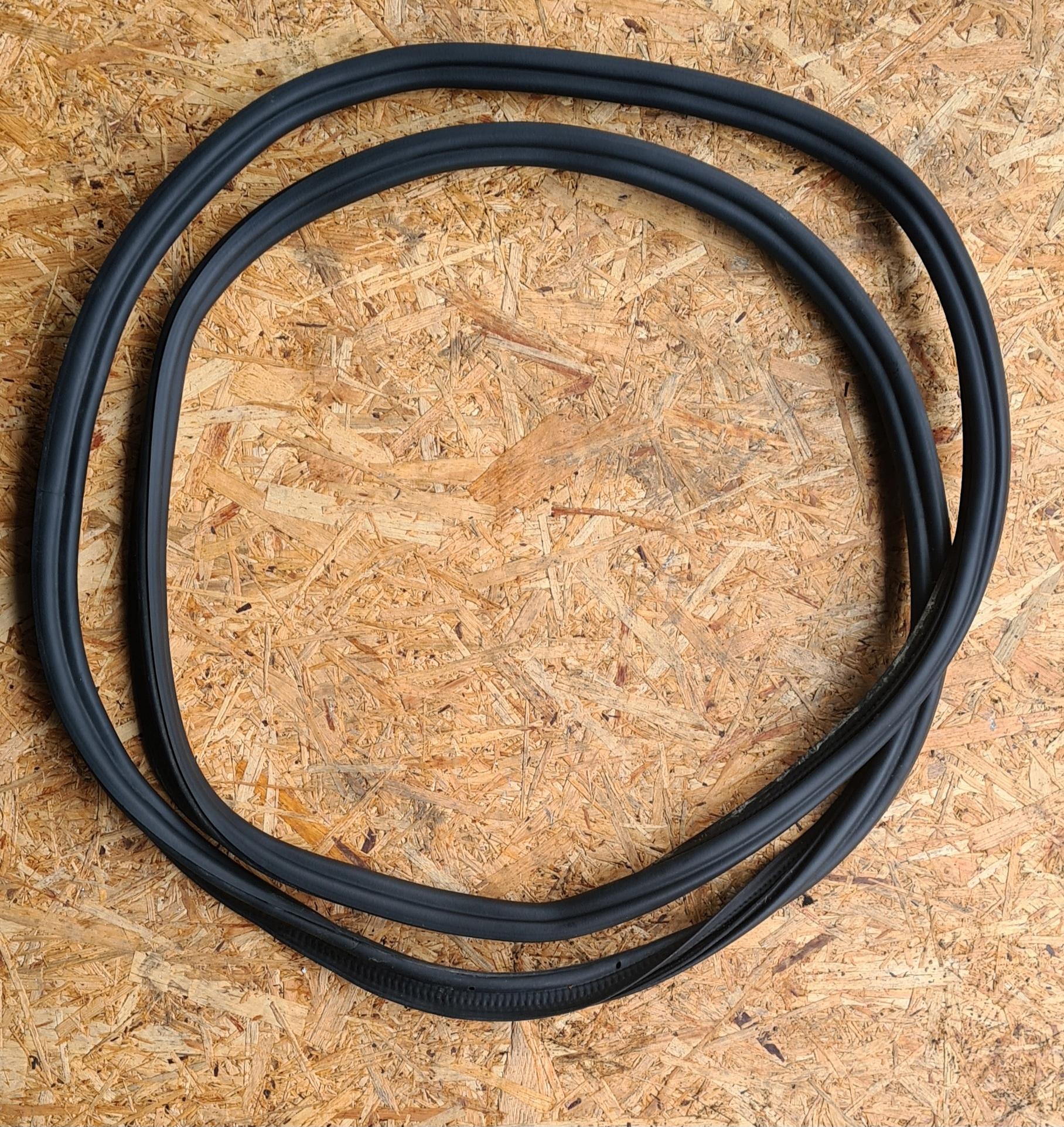 VW Passat B8 прокладка кришки універсала