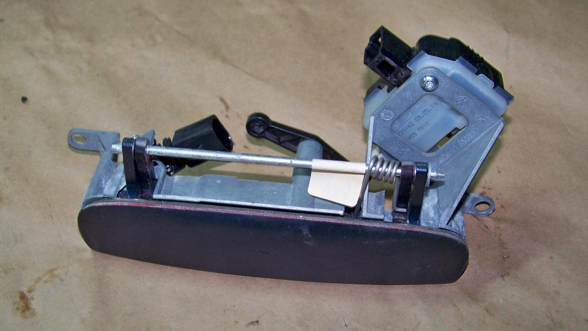 6Q6827601F - VW Polo 9N 09R lift ручка двери багажника