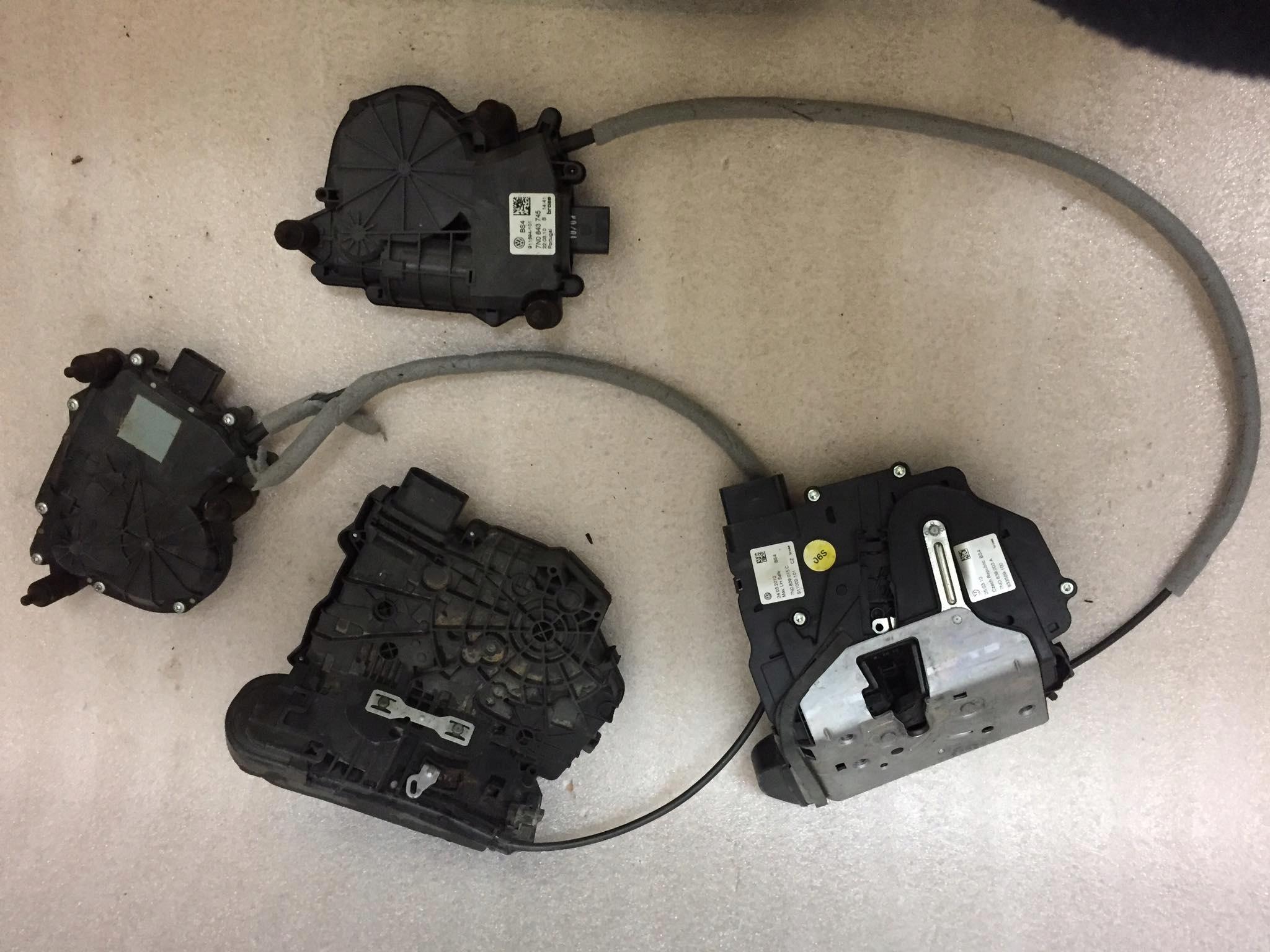 7N0839015C - VW SHARAN ЗАМОК ЗАДНИЙ 7N0839016F