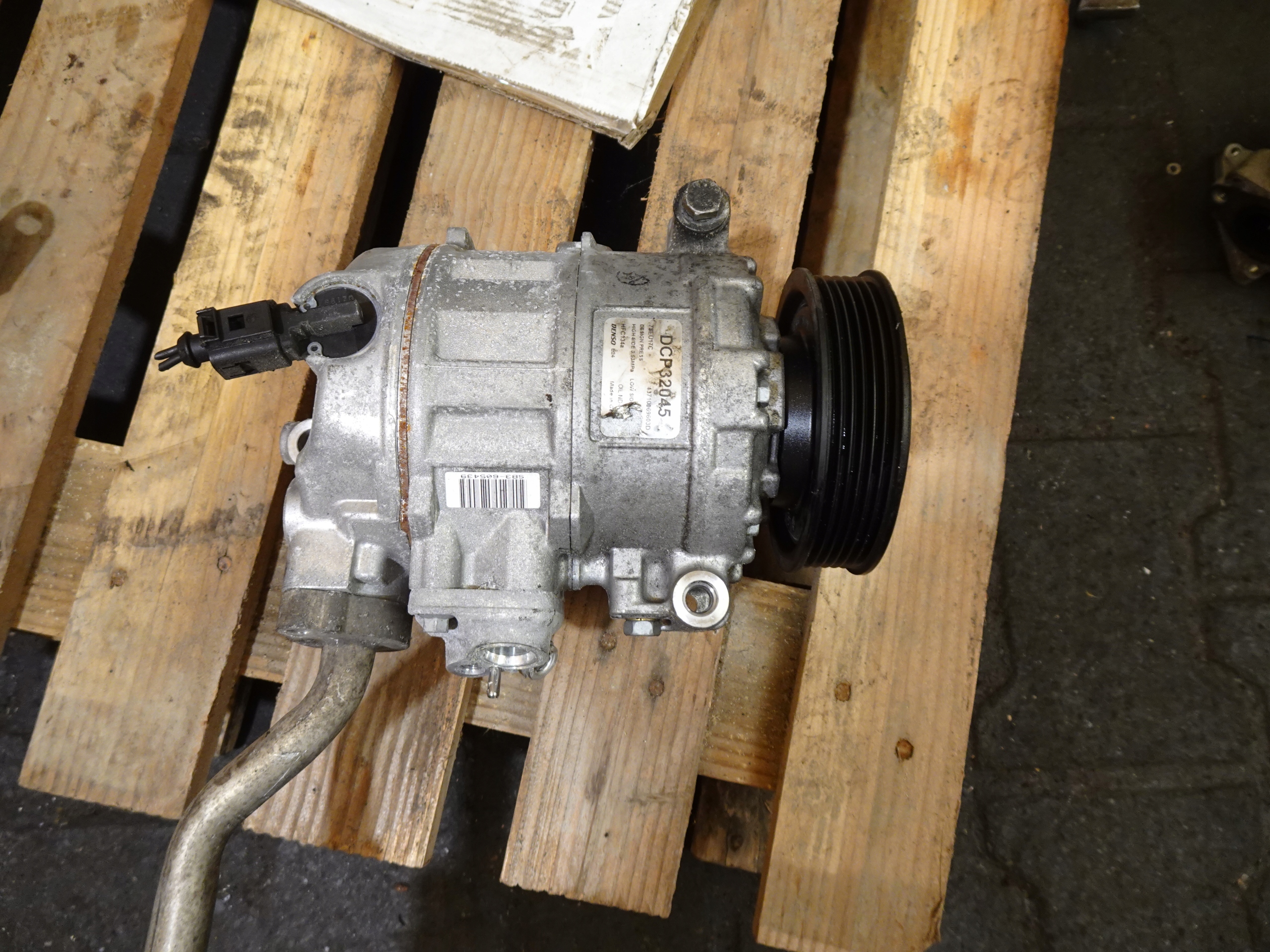 Компресор кондиціонера DCP32045 VW Skoda Audi DENS