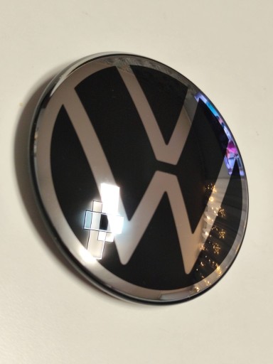 2GM853601E - VW T-Cross Polo VI Touran III Значок емблеми спереду під радаром Нові оригінали