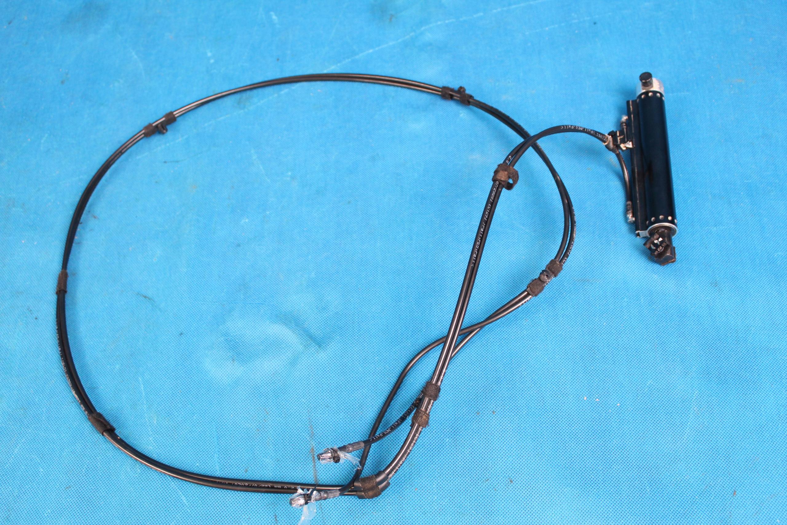 8P7871795 - VW T-ROC КАБРІОЛЕТ ПРИВІД ДАХУ ПРАВИЙ ДРОТИ 21R