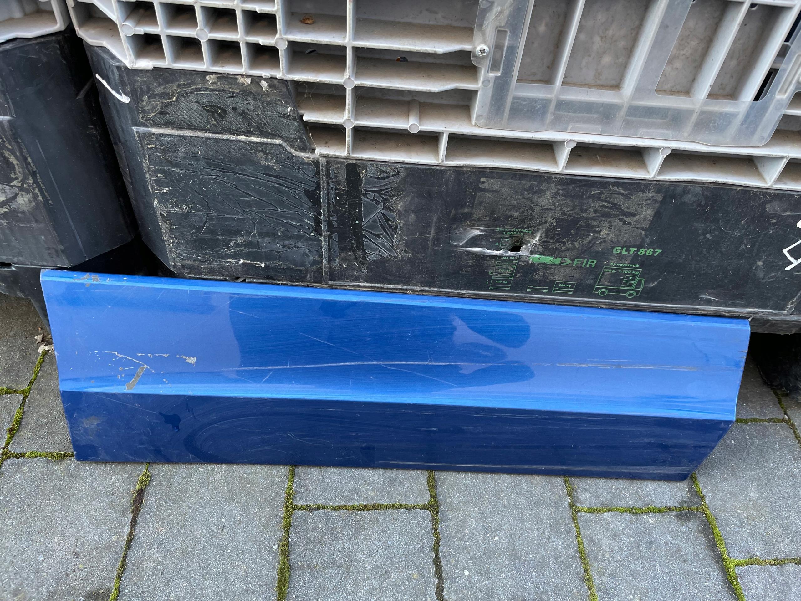 2GA853864 - VW T-ROC R-LINE НАКЛАДКА ДЛЯ ЗАДНЬОЇ ПРАВОЇ ДВЕРІ