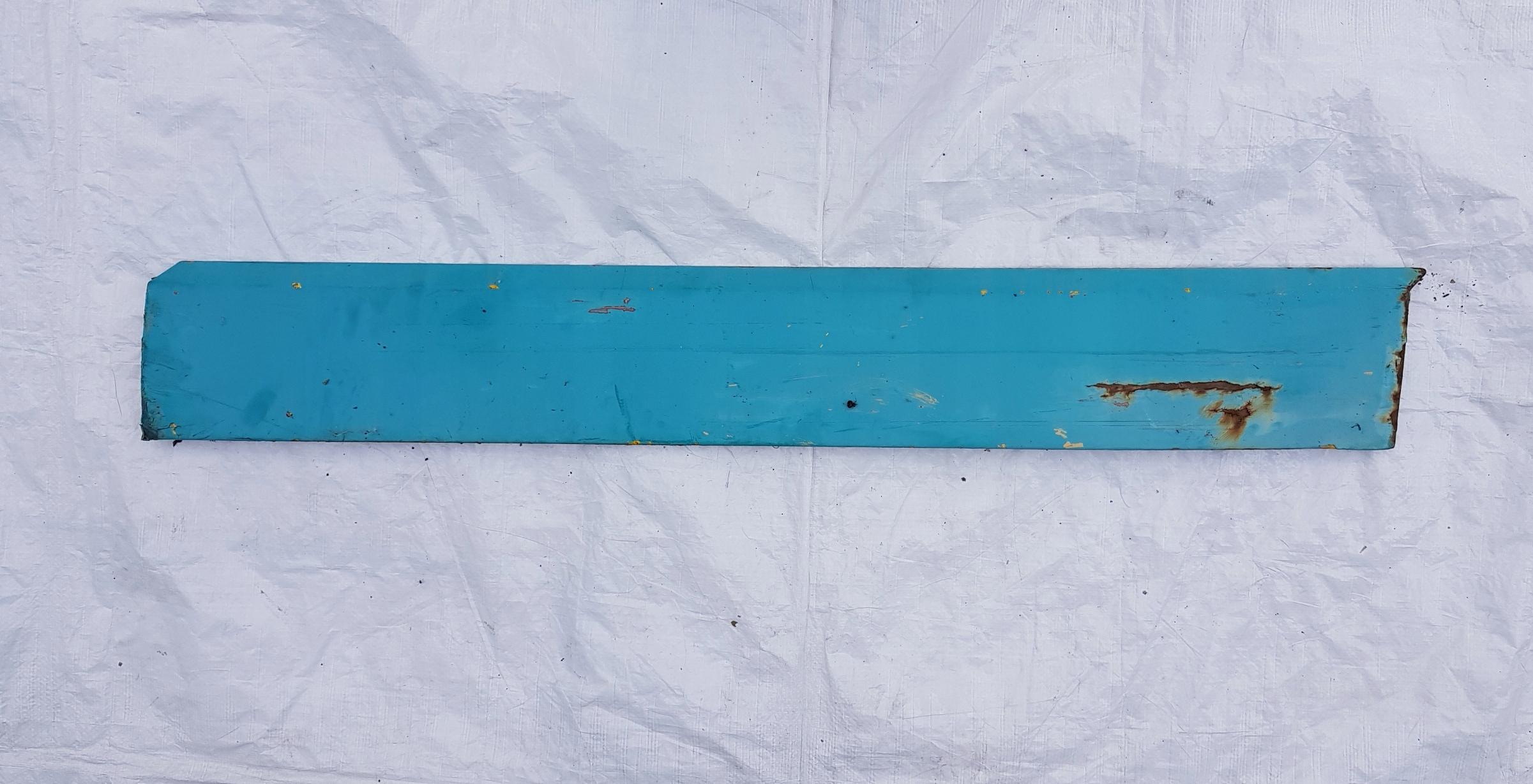 251843798 - VW T3 направляющая для раздвижной двери