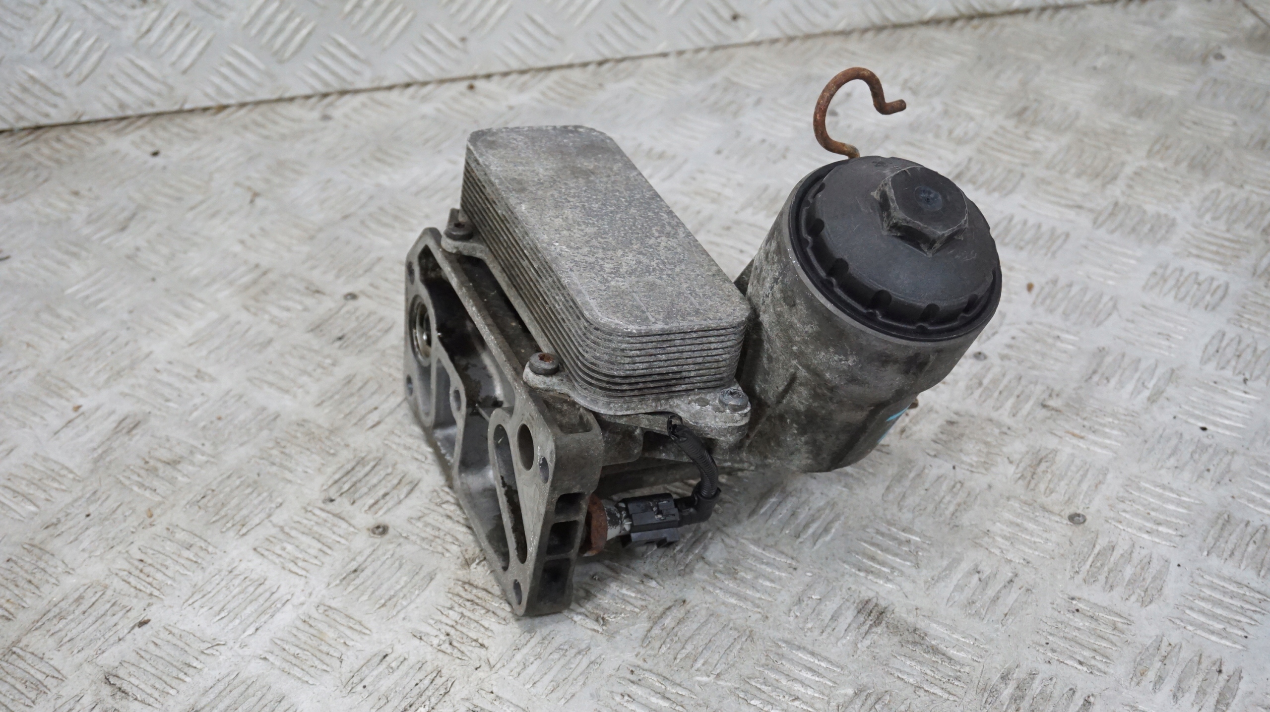 070115389E - VW T5 2.5 TDI корпус масляного фильтра радиатор