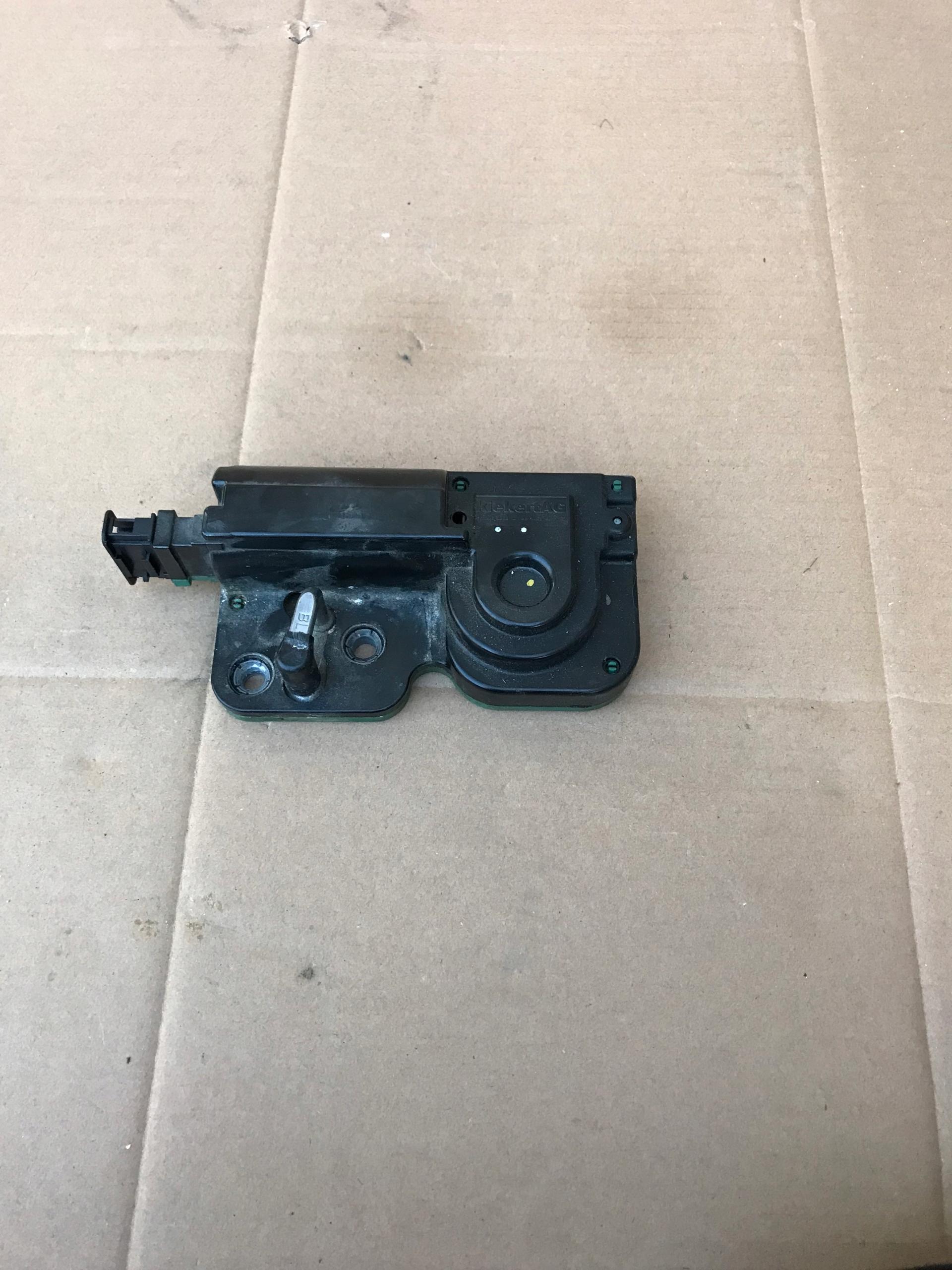 7L0827511 ,40500156 - VW T5 LIFT T6 болт электрический замок закрылки