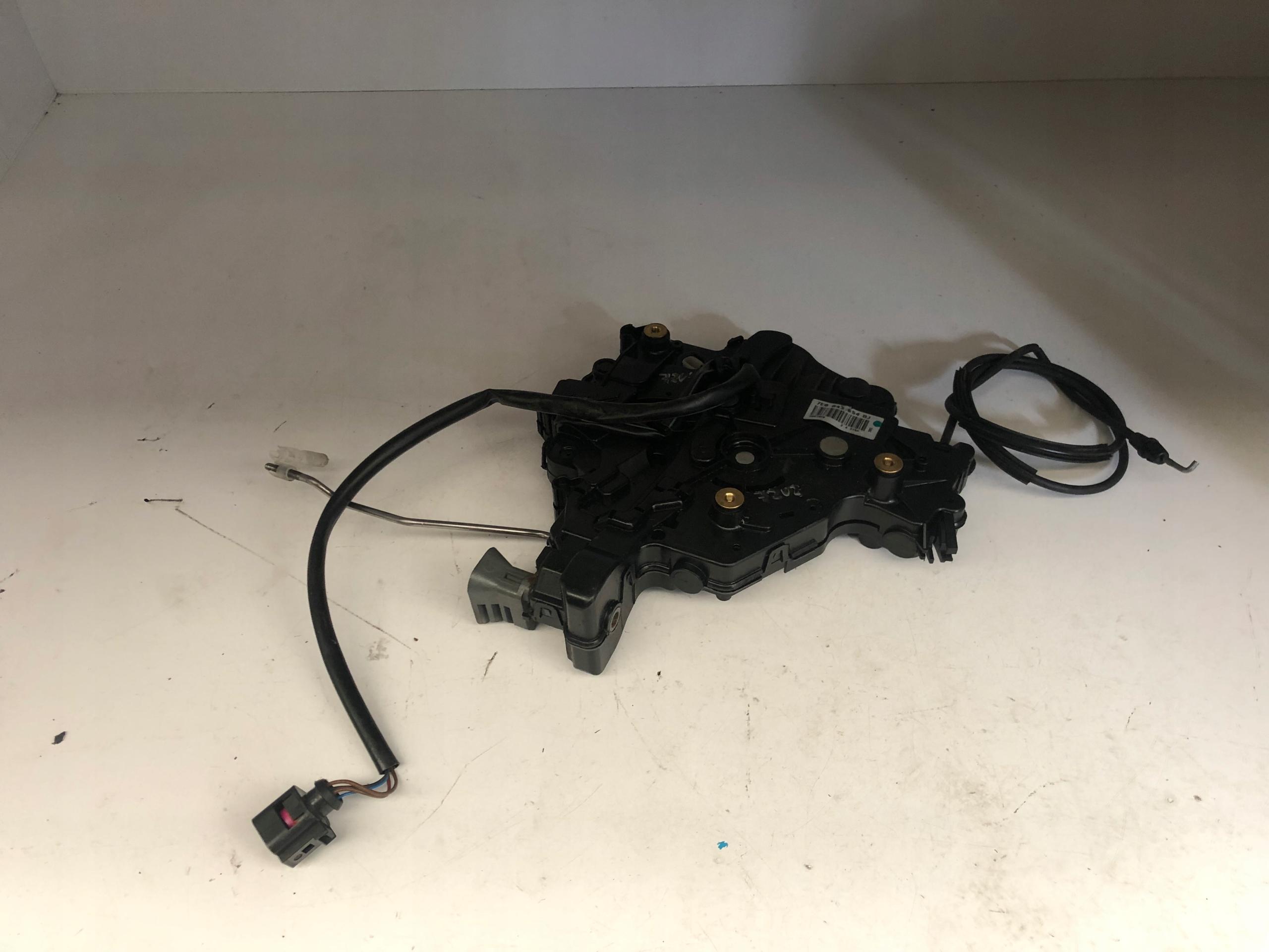 VW T5 T6 замок бічних дверей 7E0843654BJ