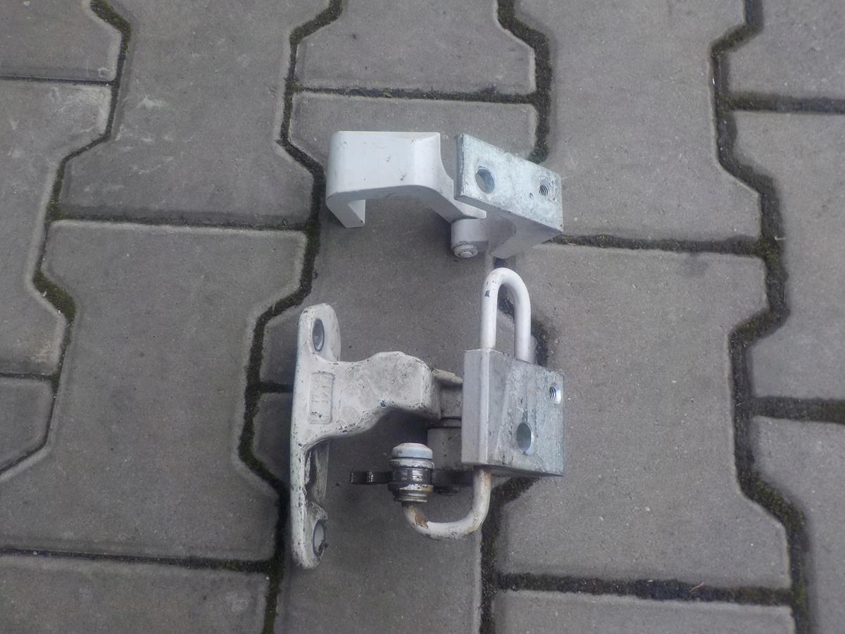 7H0831411A - VW T5 шарнір Обмежувач двері водія