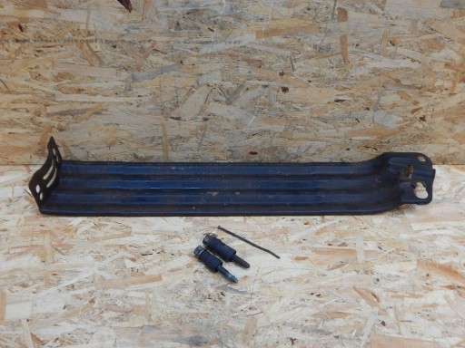 Кріплення кронштейна запасного колеса VW T5