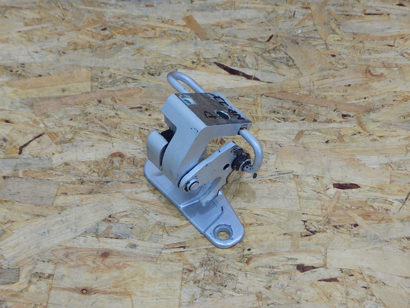 7H0831412A - VW T5 дверная петля нижняя правая передняя LA7W