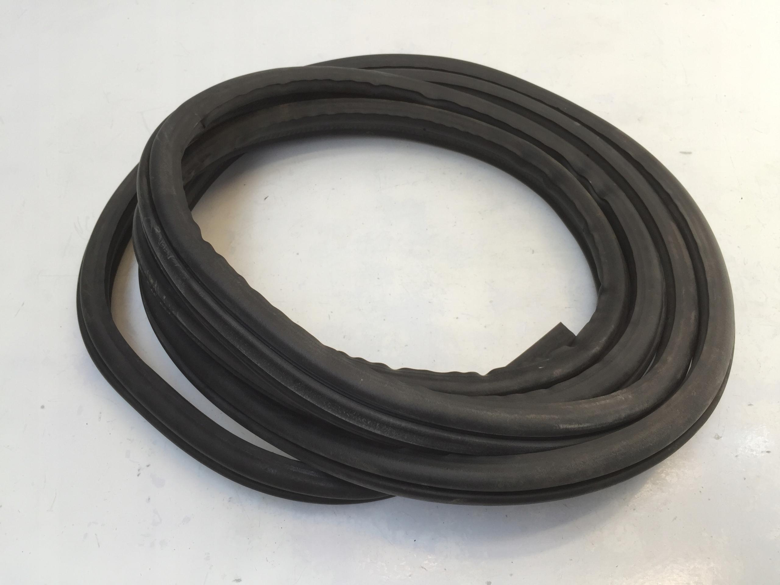 7H08 - VW T6 2016 TRANSPORTER прокладка крышки багажника