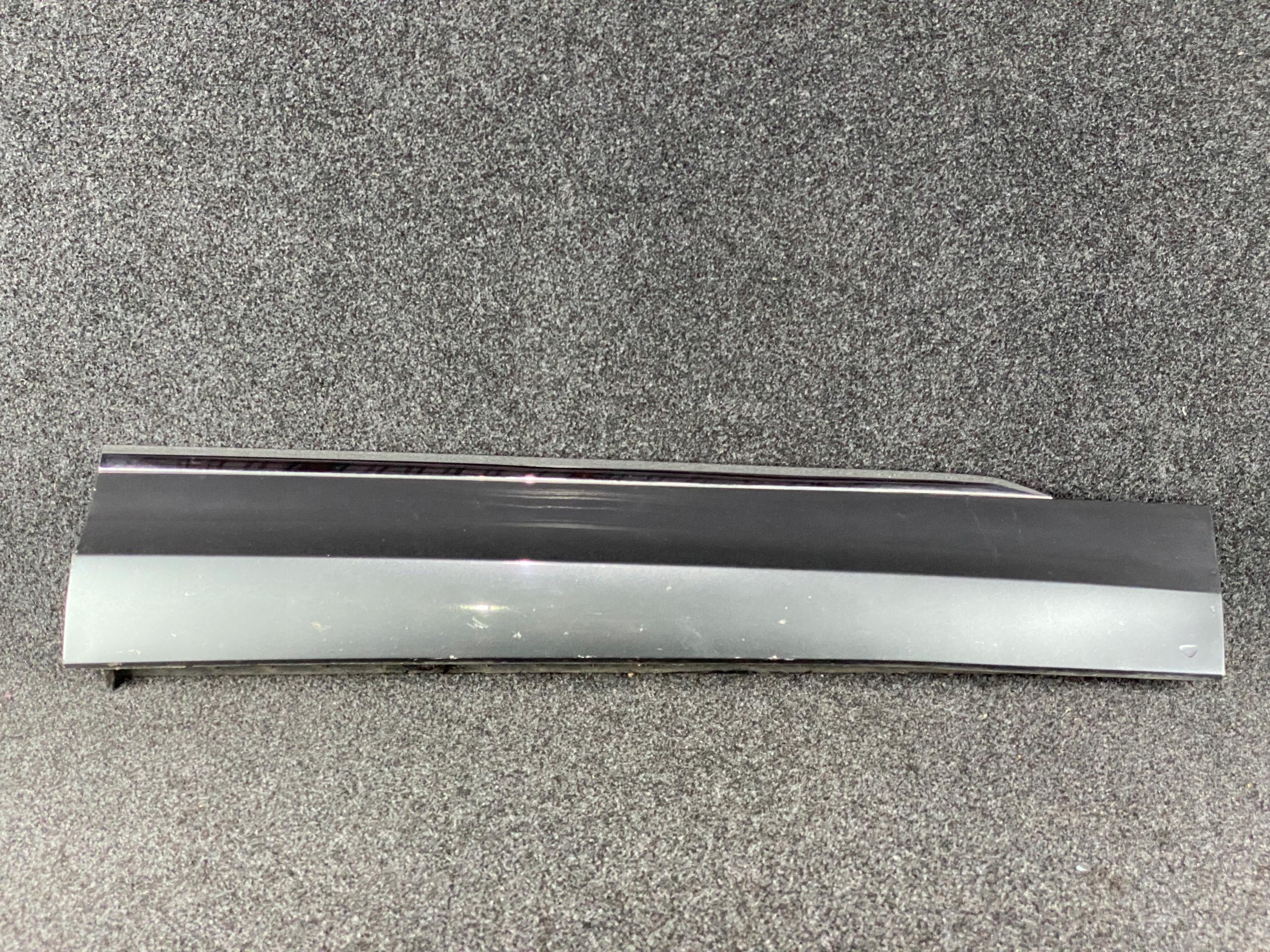 VW TIGUAN ALLSPACE НАКЛАДКА ПРАВОЙ ДВЕРИ 5NN854940A