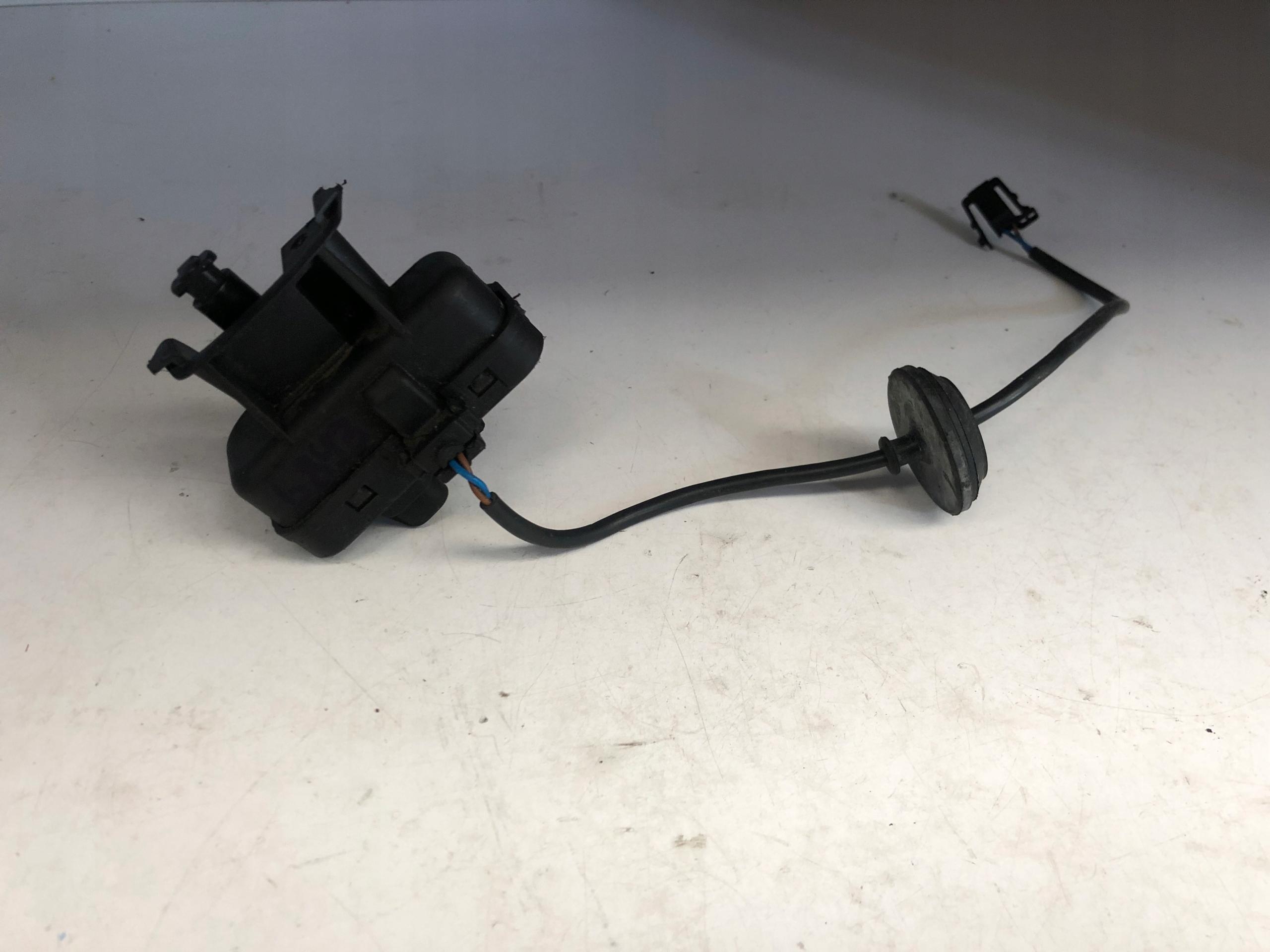 ПРИВОД КЛАПАНА ТОПЛИВНОГО НАПОЛНИТЕЛЯ VW TIGUAN 5N0810773E