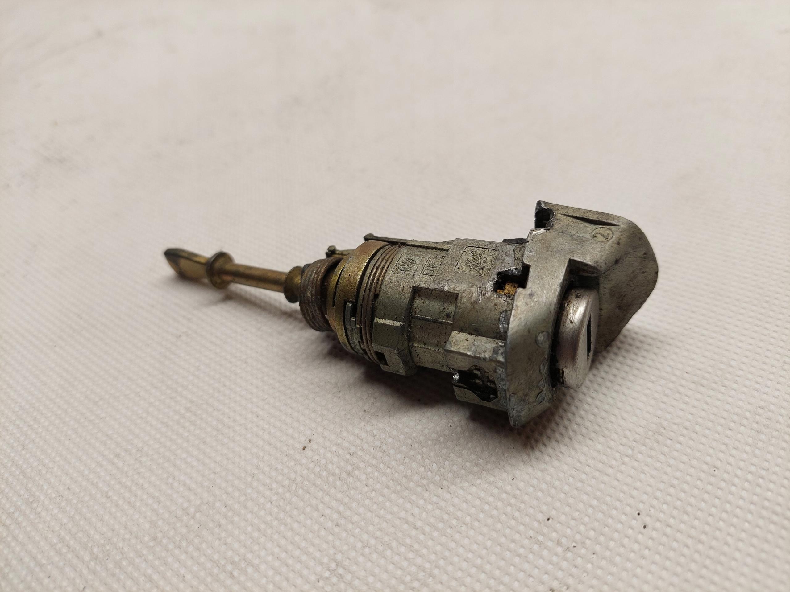 VW TOUAREG 7l6837167 / 168 вставка замка ручки