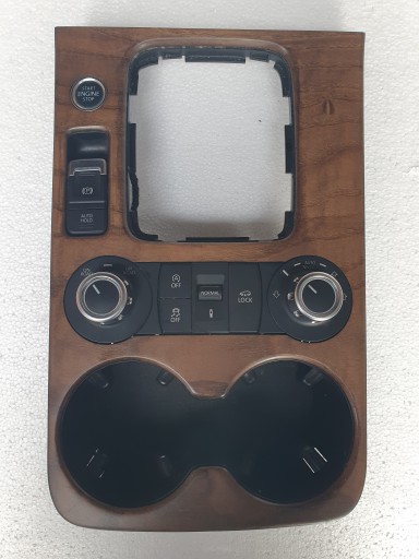 VW TOUAREG 7P6 ЦЕНТРАЛЬНА ТУНЕЛЬНА РАМА.