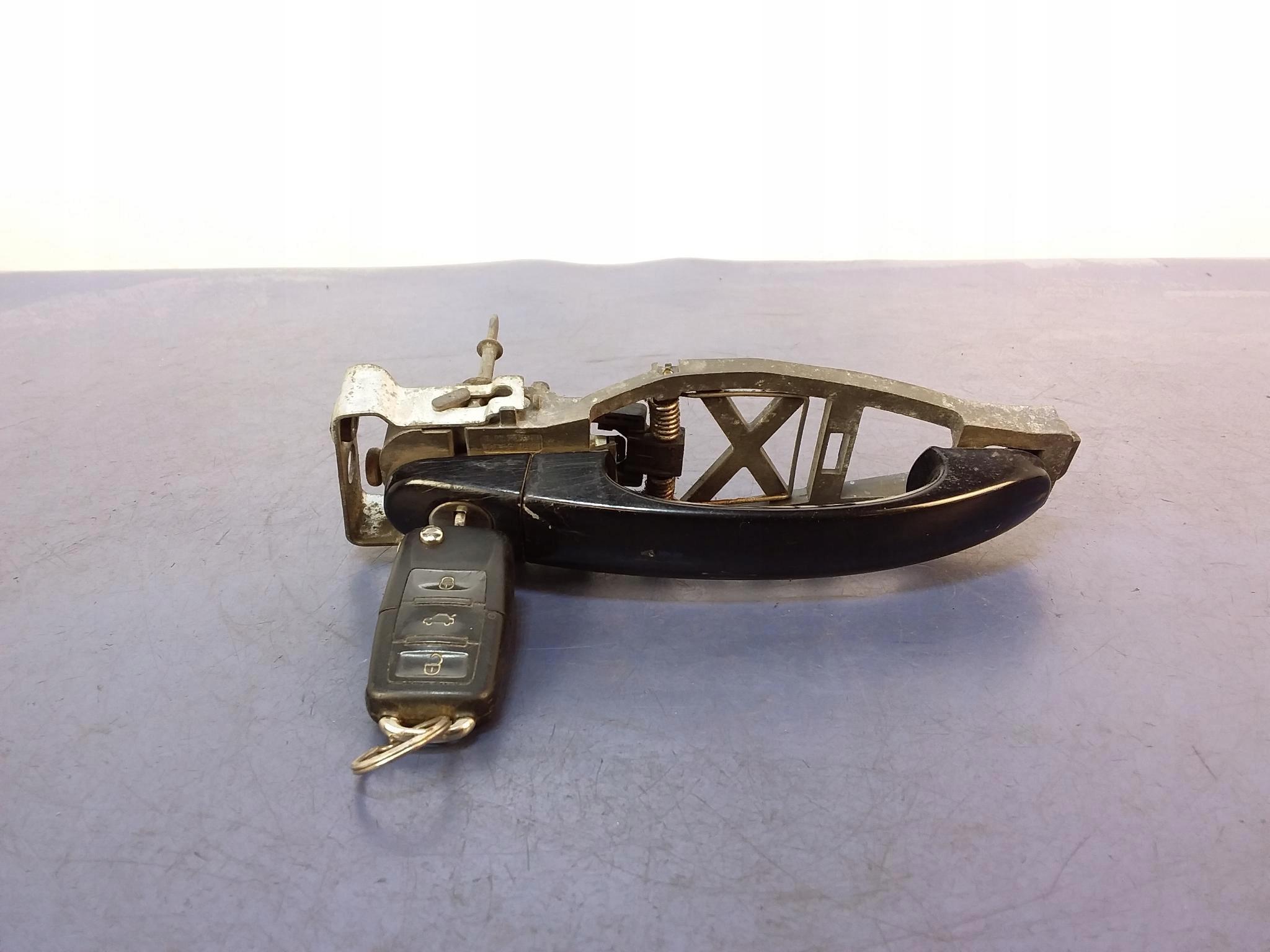 1K0839885A - VW TOURAN И LIFT ДВЕРНАЯ РУЧКА ПЕРЕДНЯЯ ЛЕВАЯ