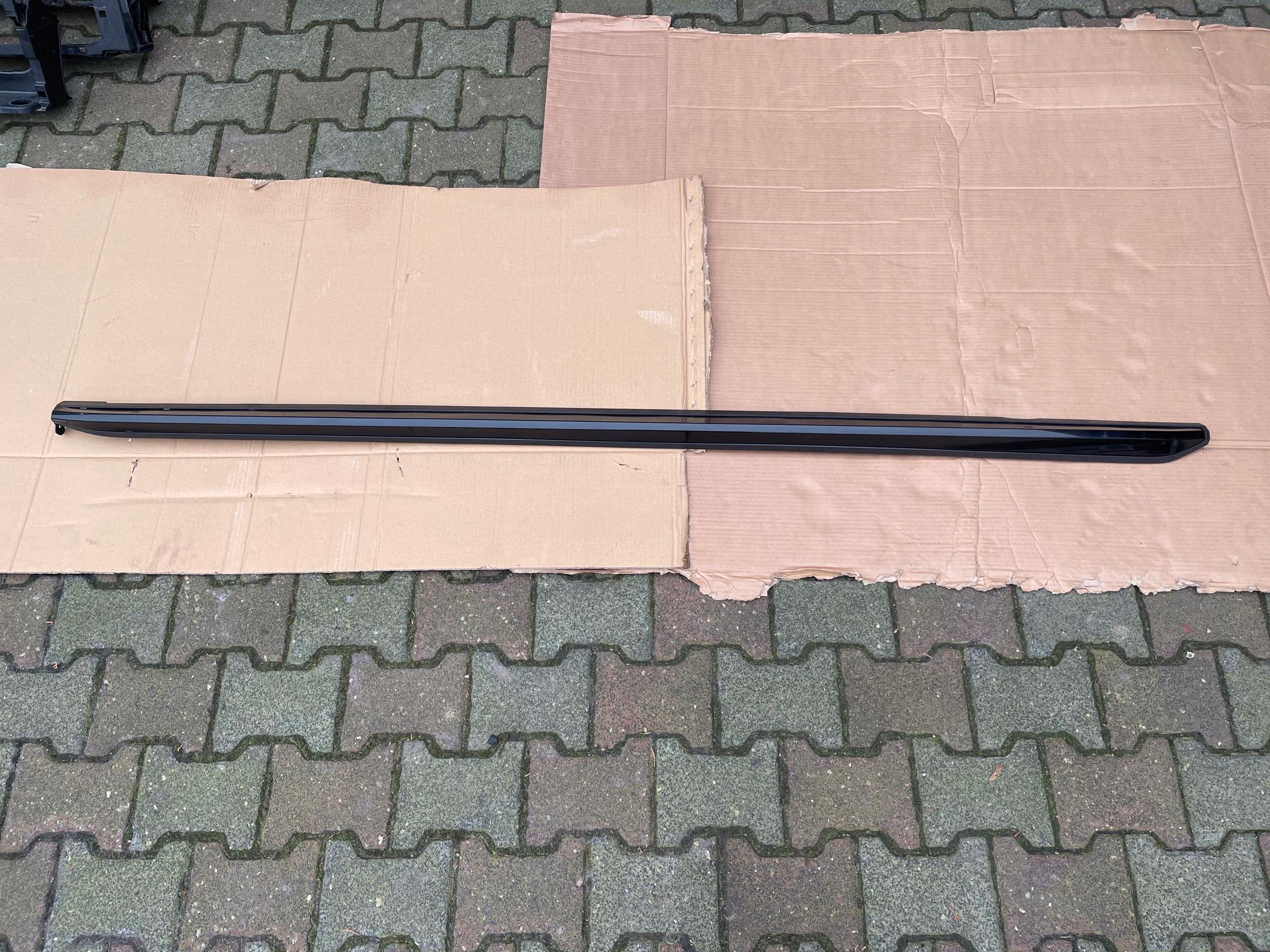 5TA853250 5TA853858 - VW TOURAN R-LINE 5TA ПРАВАЯ НАКЛАДКА ПОРОГА