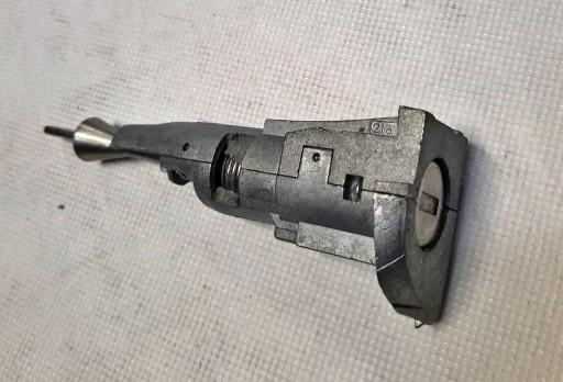 VW Touareg 2 дверной замок вставка 7p6837167