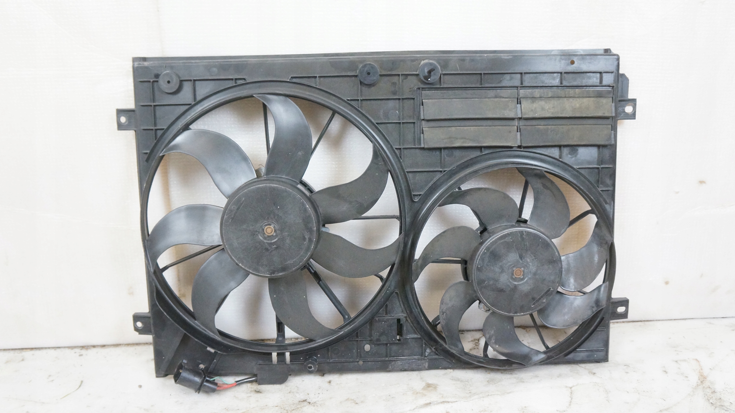 1K0121207AA - VW Touran 1T рамка корпус вентилятора вентилятор