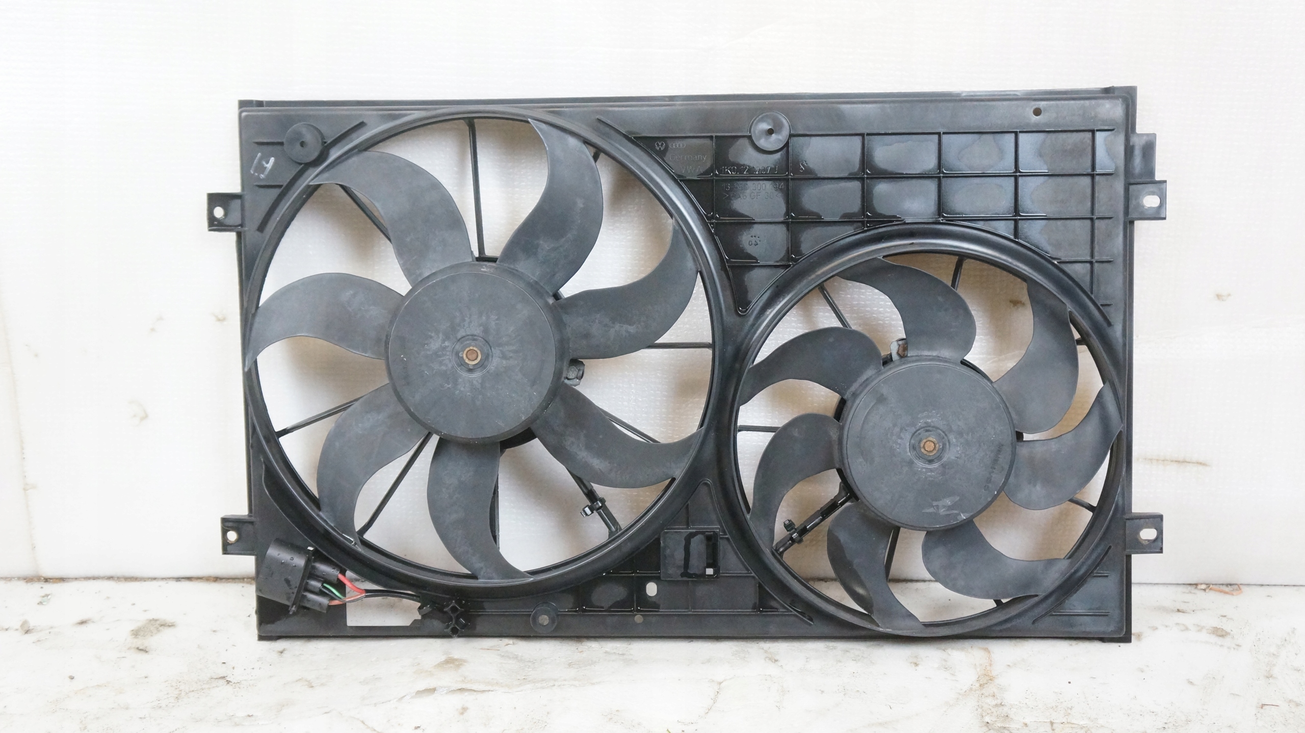 1K0121207J - VW Touran 1T рамка корпус вентилятора вентилятор