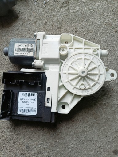 Электродвигатель стеклоподъемника VW левый передний 1K0959793J