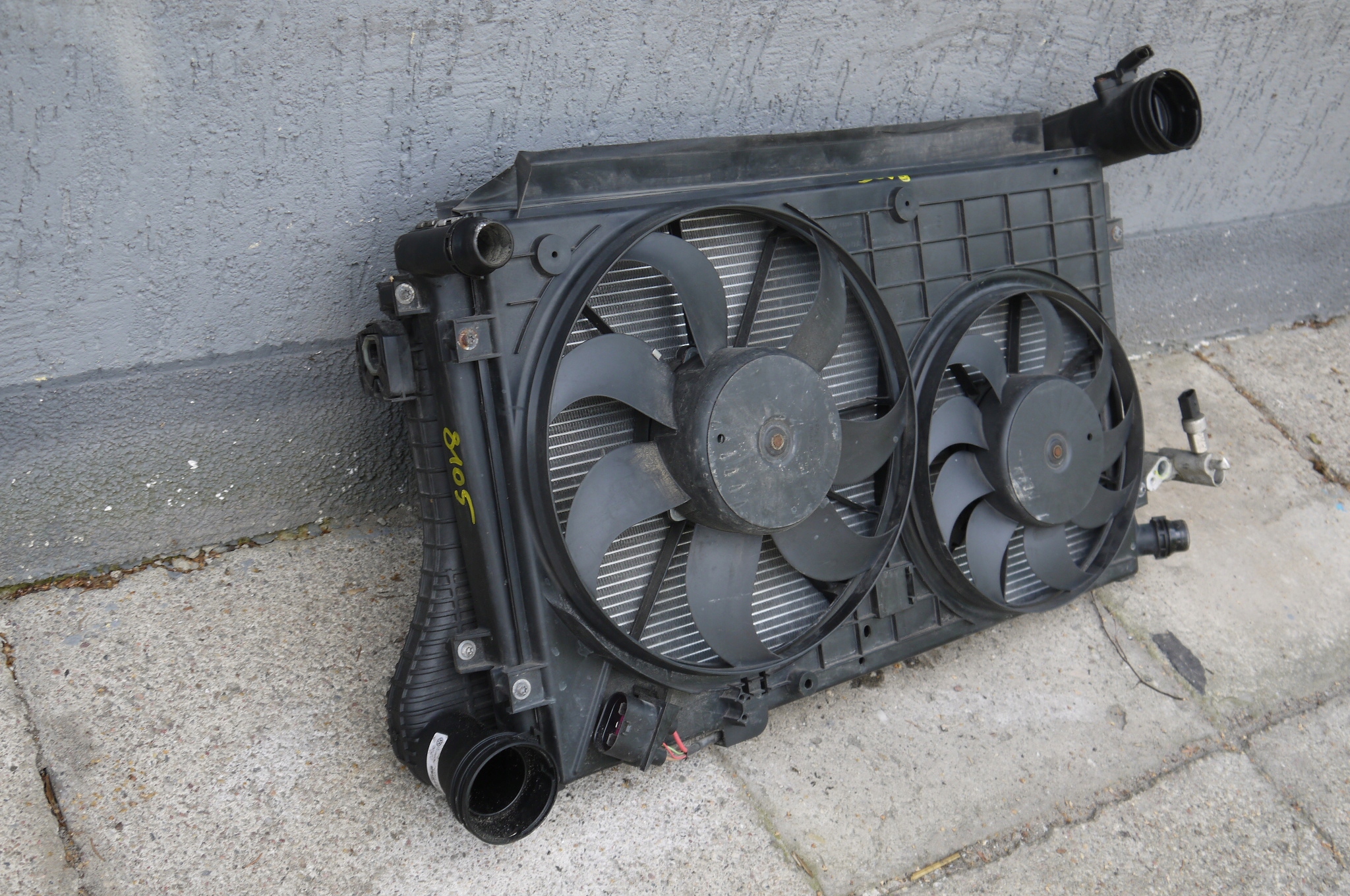 1K0820411N - VWGOLF PLUS РАДІАТОР КУЛЕРИ КОРПУС ВЕНТИЛЯТОР ОХОЛОДЖЕННЯ