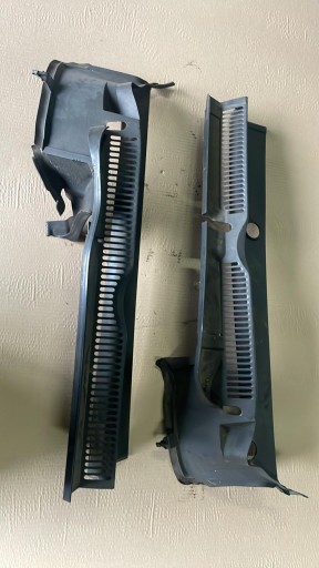 Volkswagen Touran III 5A накладка права ліва в зборі