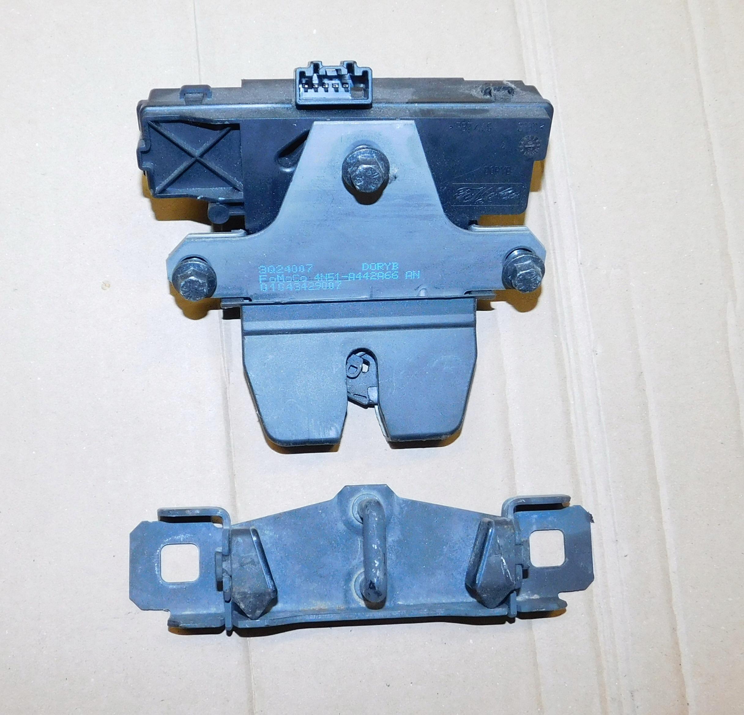 Volvo V50 замок багажника 4N51-A442A66-AN