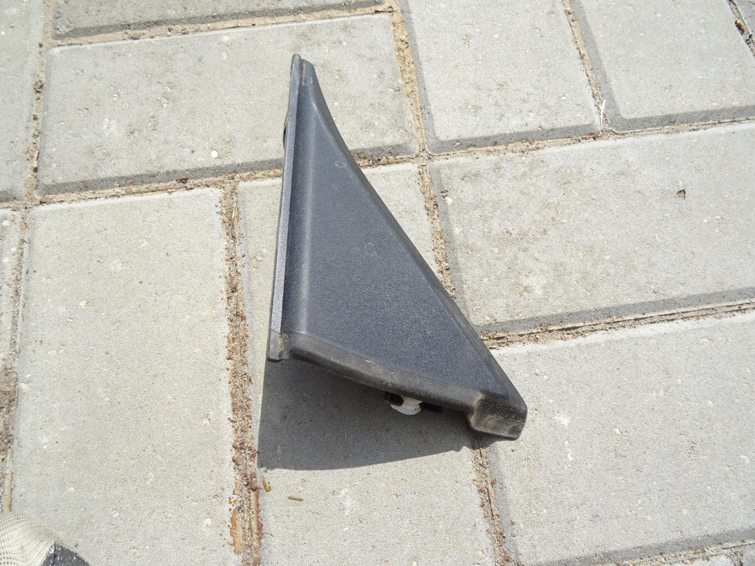 Volvo XC60 II трикутник заглушка стійки 31651430