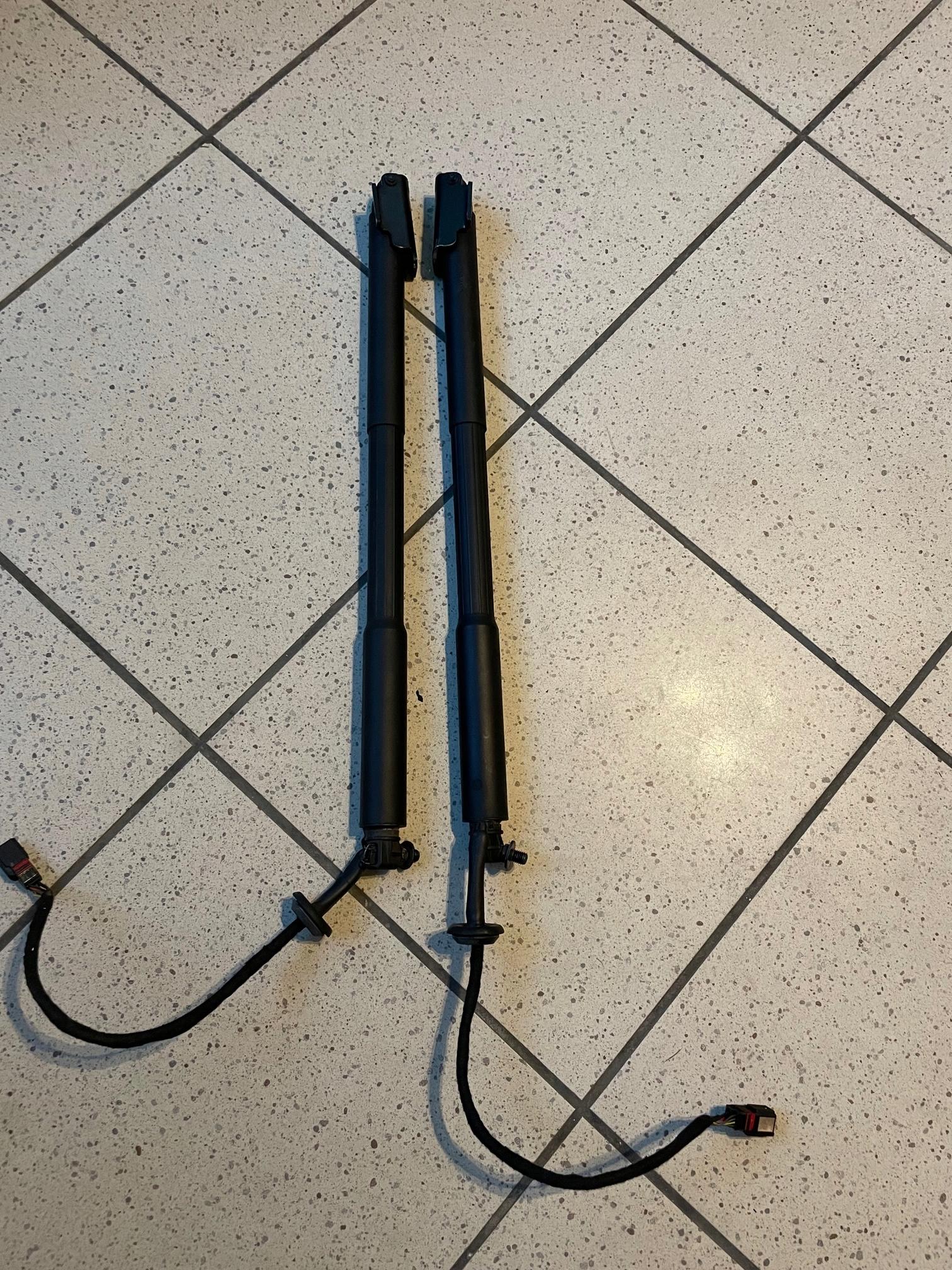 31 352 - Volvo XC60 привід заслінки амортизатор LH 31352185