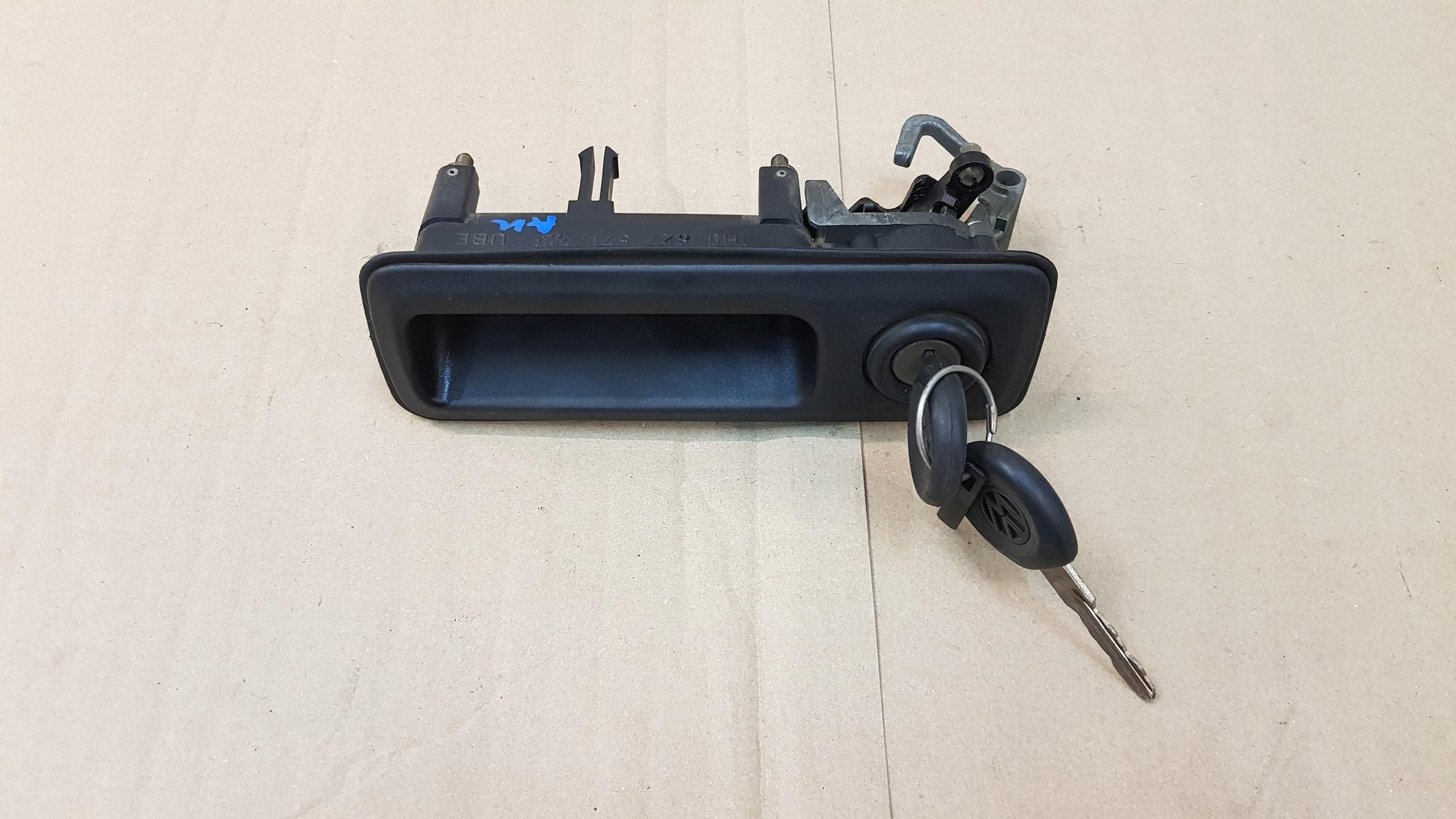 1H9827571 - Vw Golf III ручка задней двери