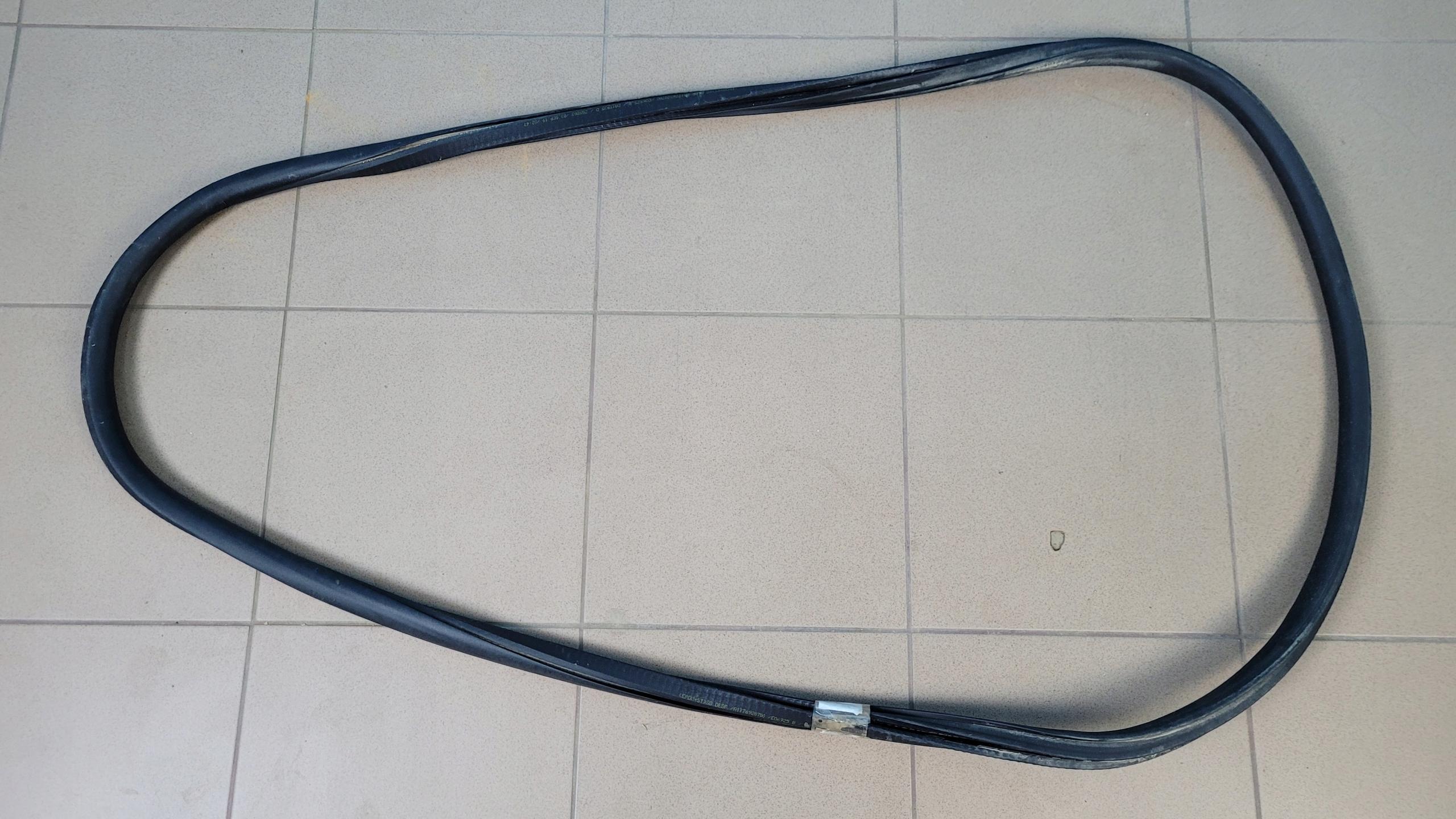 1776920700 - W177 19R уплотнение двери левый задний A1776920700