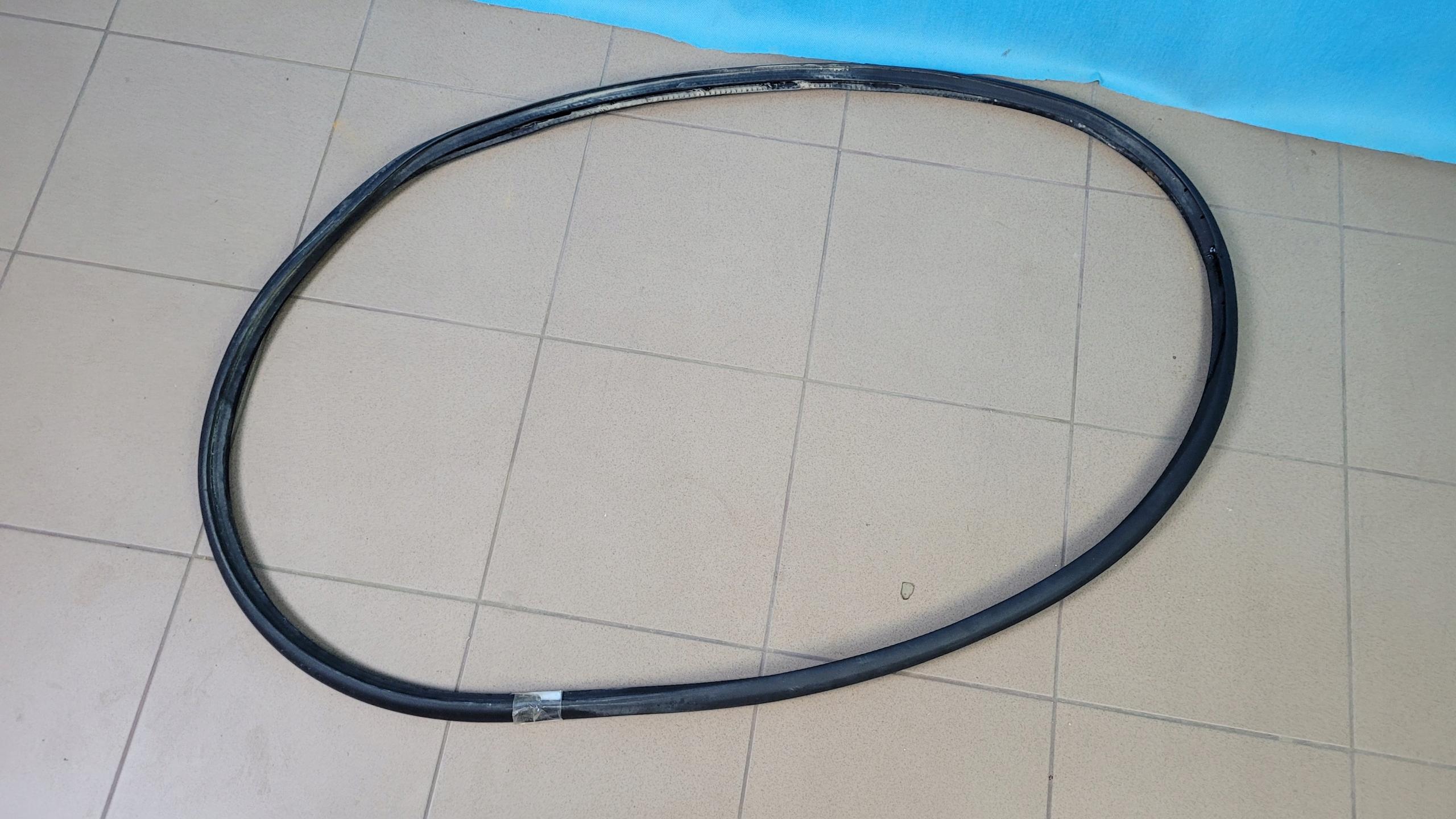 1776920700 - W177 19R уплотнитель двери правый задний A1776920700