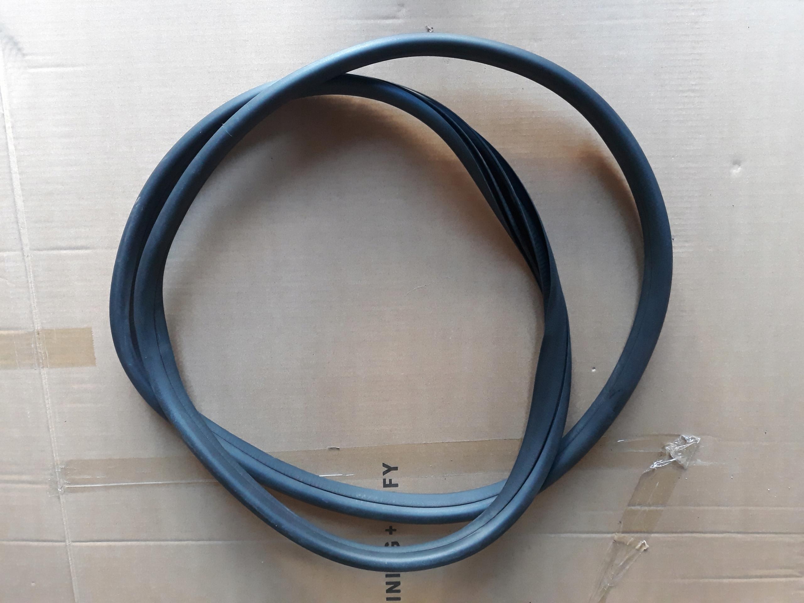 A2136970051 - W213 уплотнение двери кузова левый передний w213