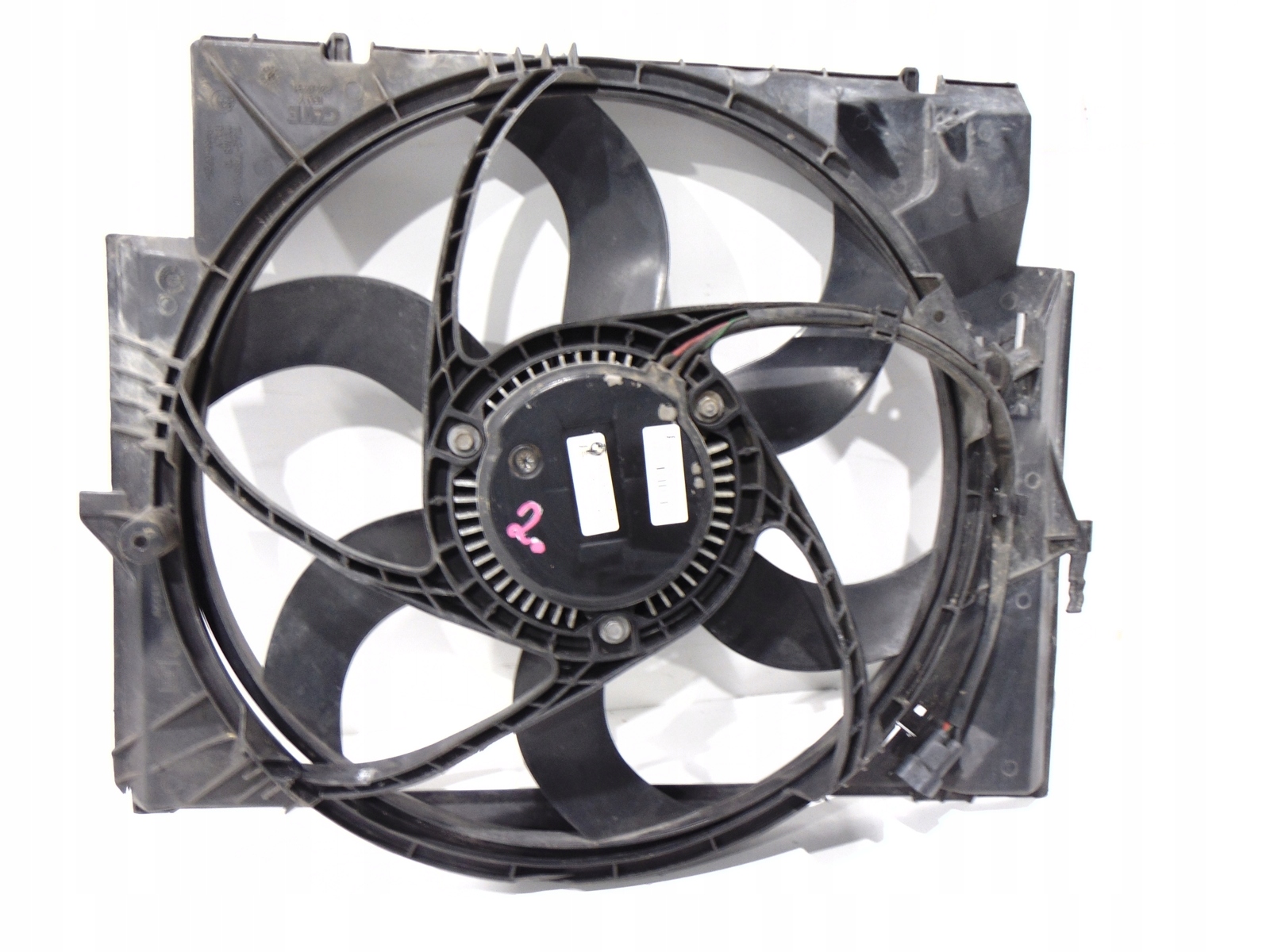 13230973975 - Вентилятор радиатора 6937515 BMW E90 E91 2.0 D N47