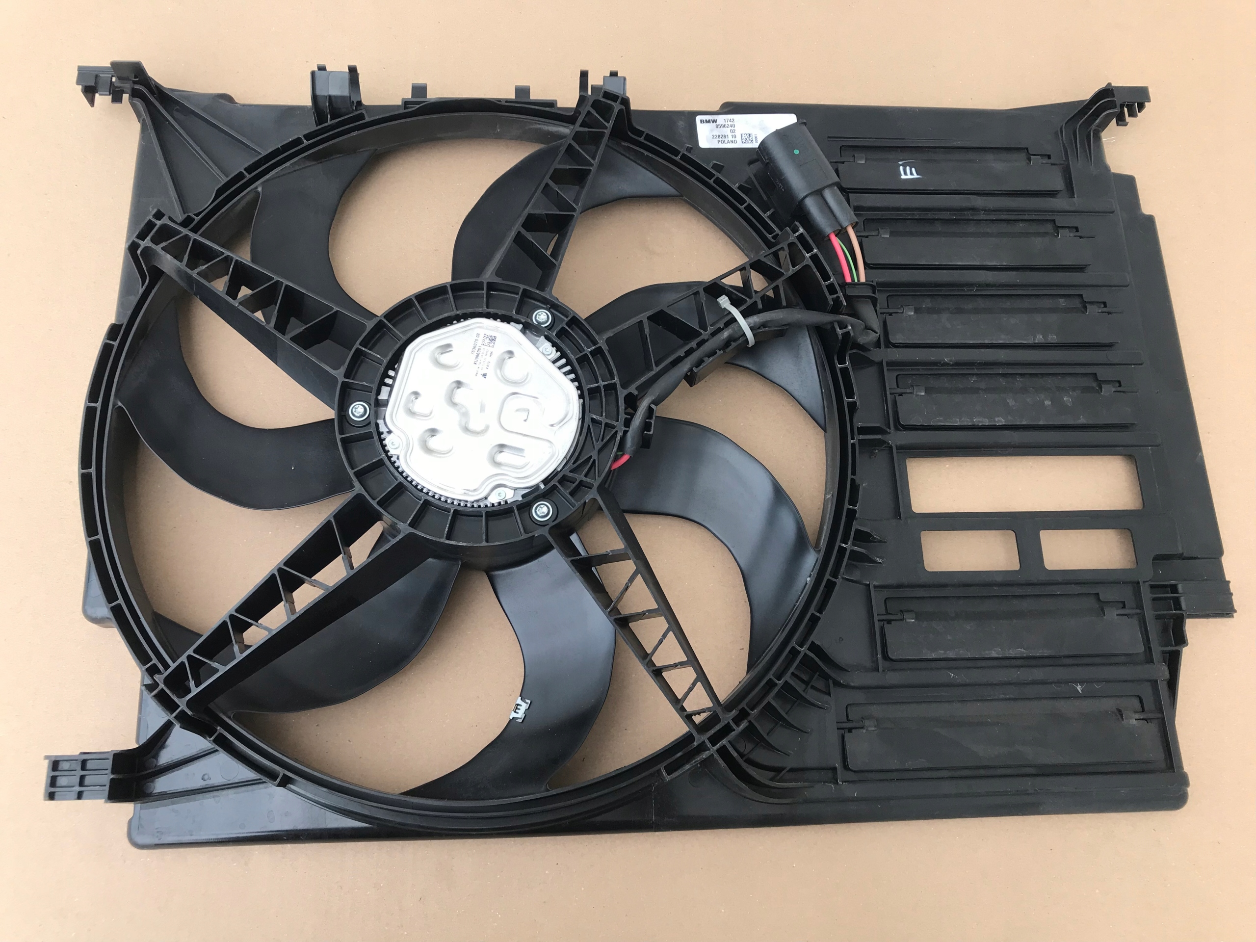 8596240 - Вентилятор радиатора BMW F39 F45 F46 F48 F54 F60