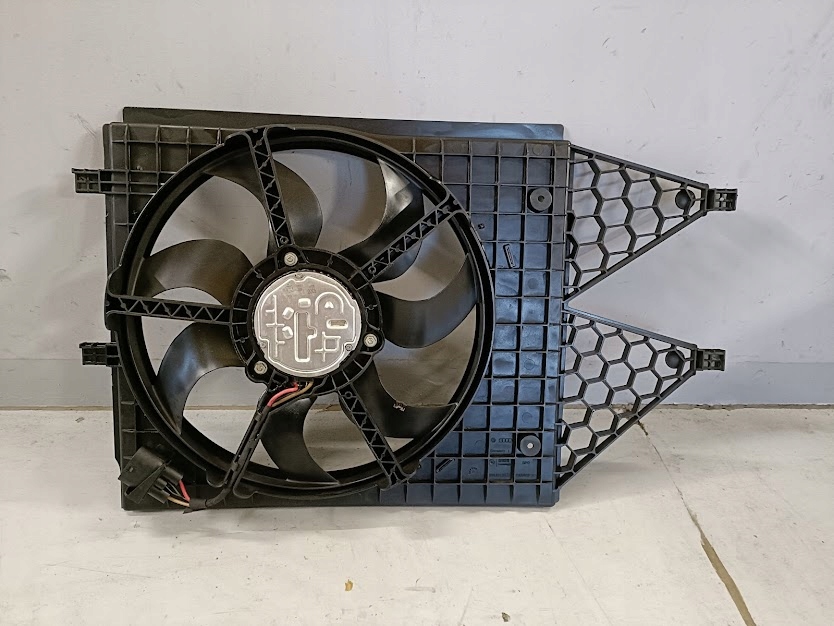 6R0959455D 6R0121207Q - ВЕНТИЛЯТОР РАДИАТОРА SKODA RAPID 4 КОНТАКТА