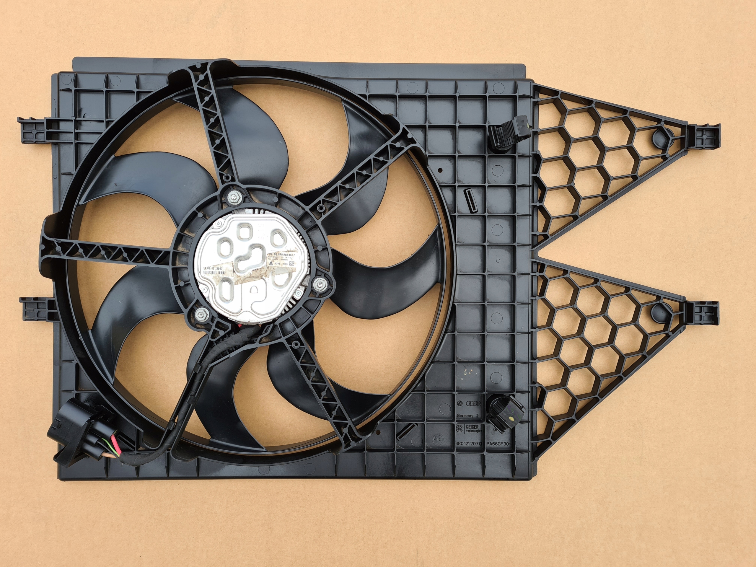 6R0121207A 6R0121207Q - ВЕНТИЛЯТОР РАДИАТОРА VW POLO 6R 4 КОНТАКТА