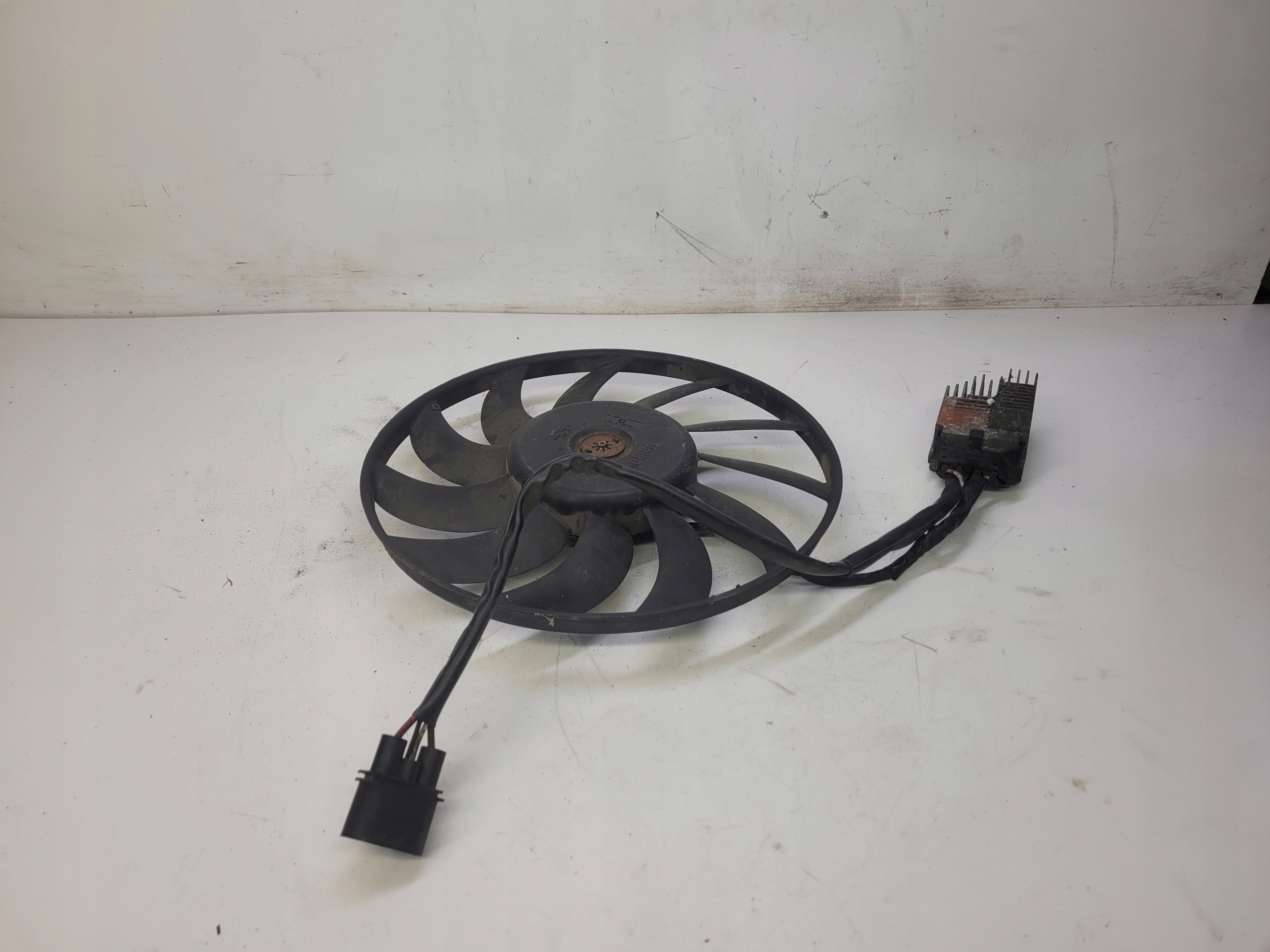 Вентилятор радиатора AUDI A6 C6 2.7 3.0 4F0959501B