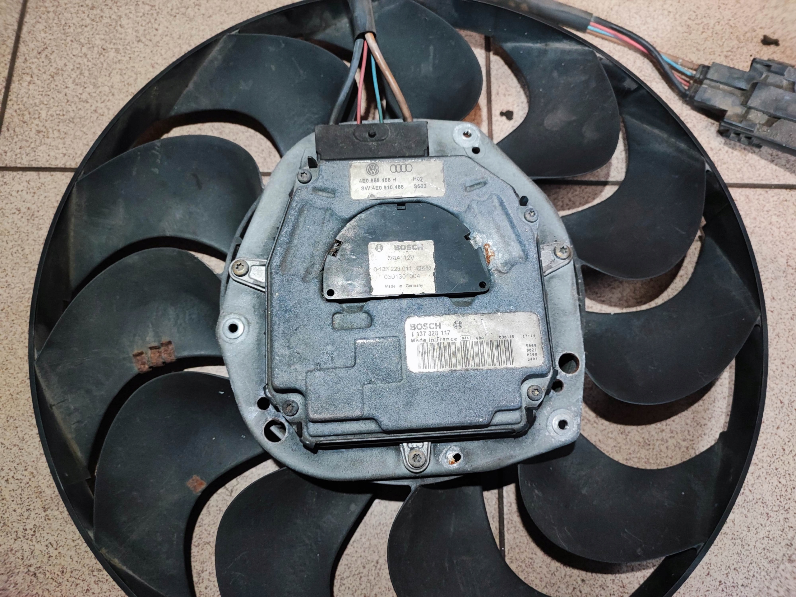 4E0959455H - Вентилятор радиатора AUDI A8 D3