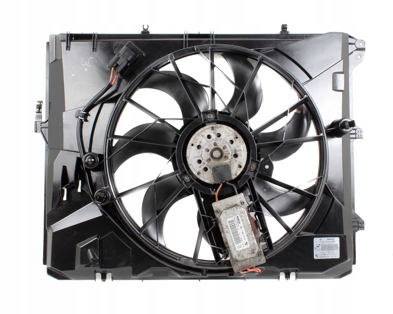 B002476 - Вентилятор радиатора BMW 116i 118i 120i 316i