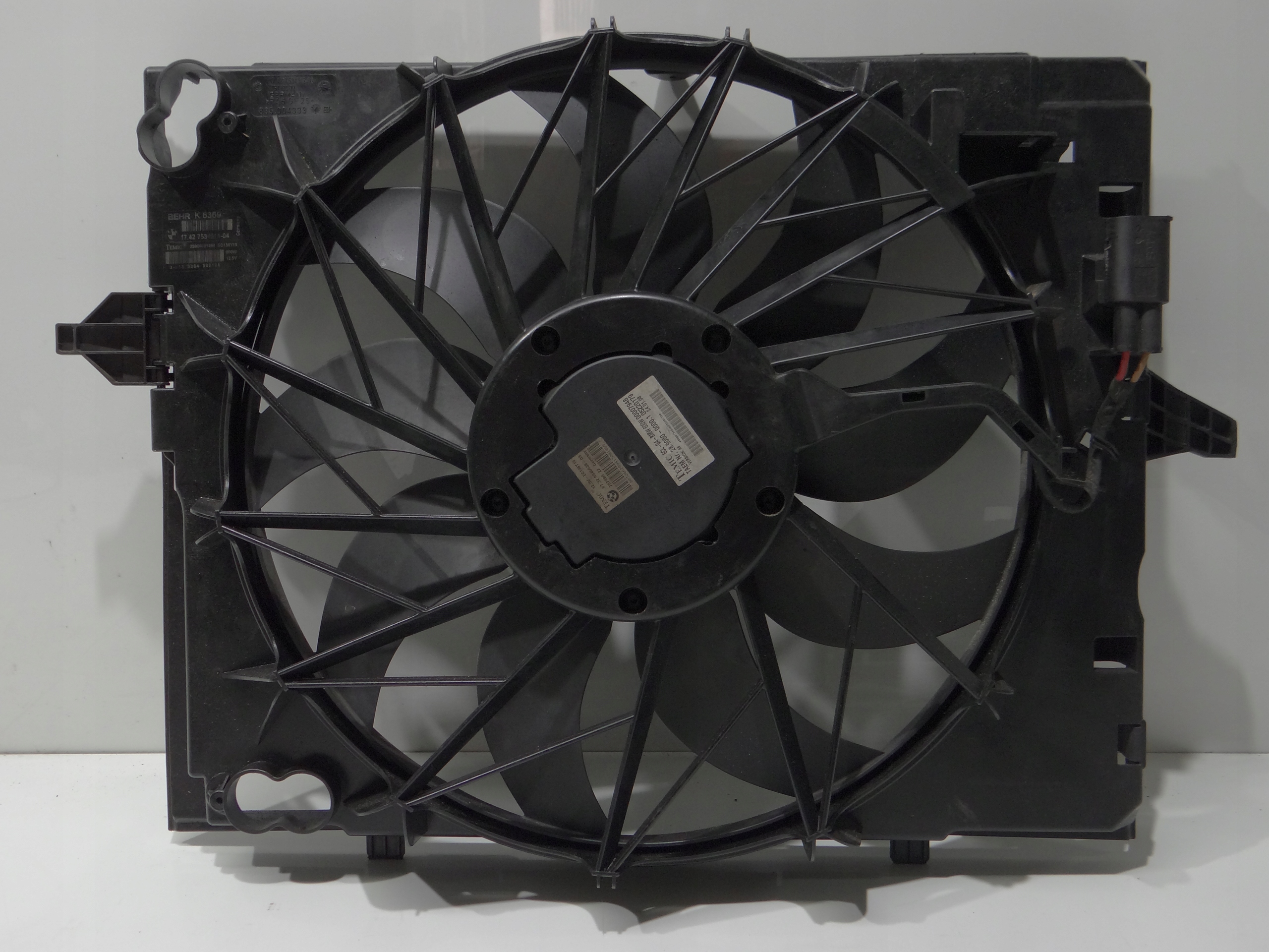 Вентилятор радіатора BMW E60 E61 650i 7534911