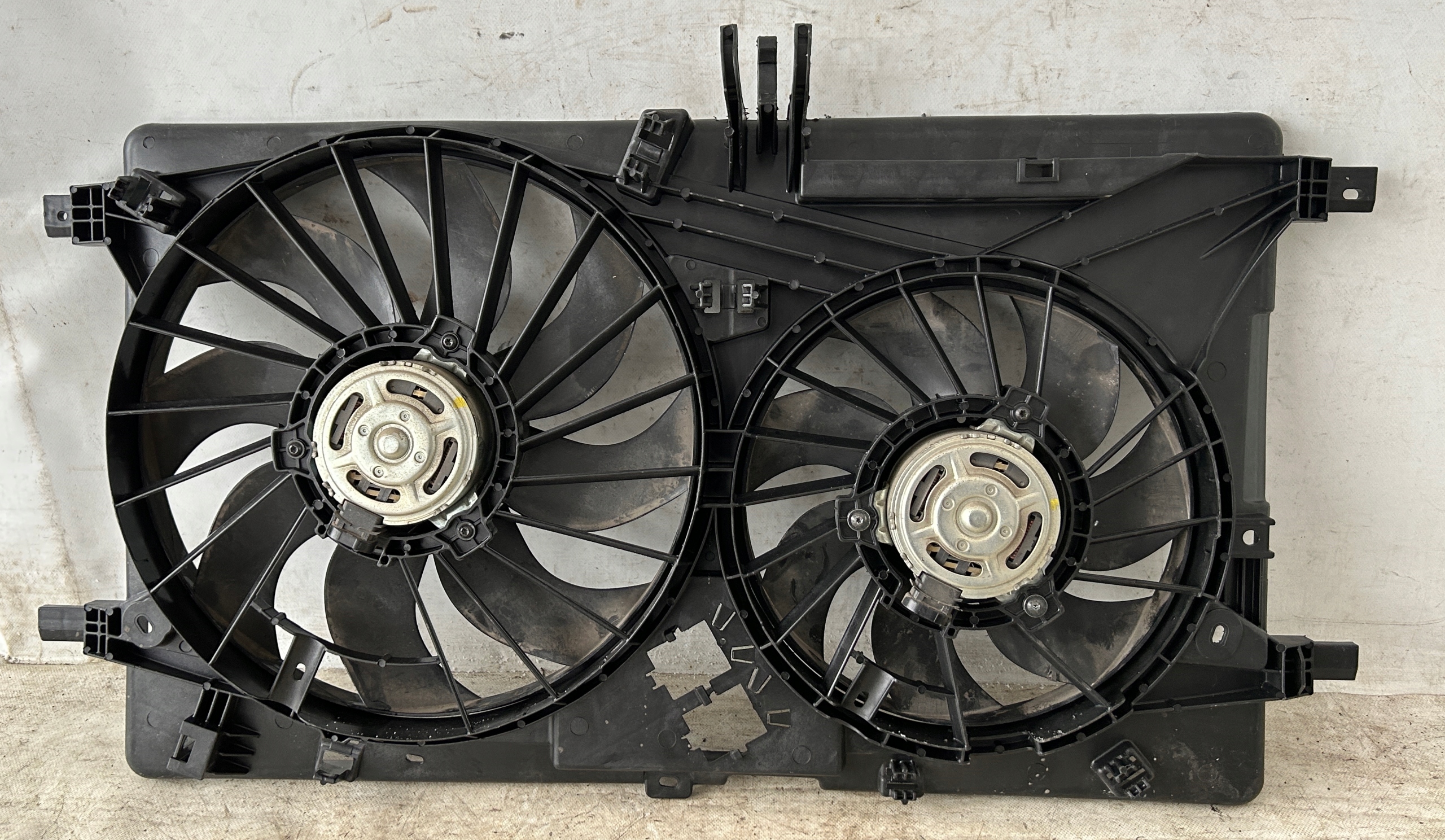 8240946 8240590 - ВЕНТИЛЯТОР РАДІАТОРА MASTER III OPEL MOVANO B 2.3